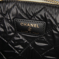 Medium Bicolor Caviar and Iridescent Calfskin O Case Clutch