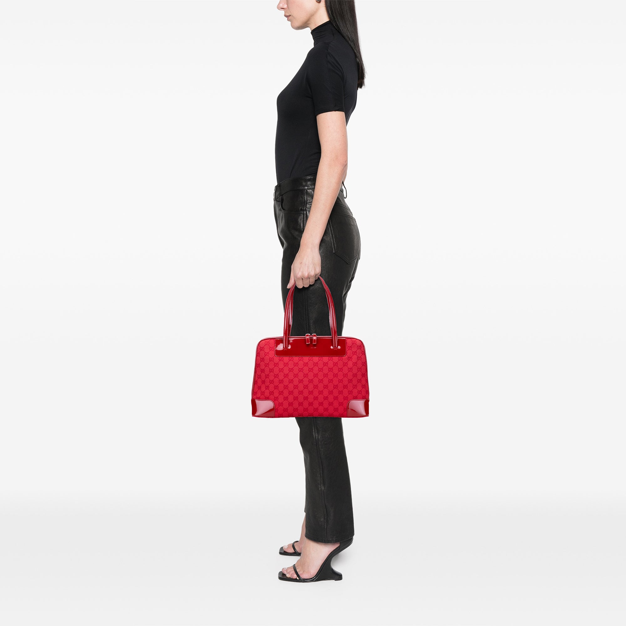 GG Canvas Shoulder Bag