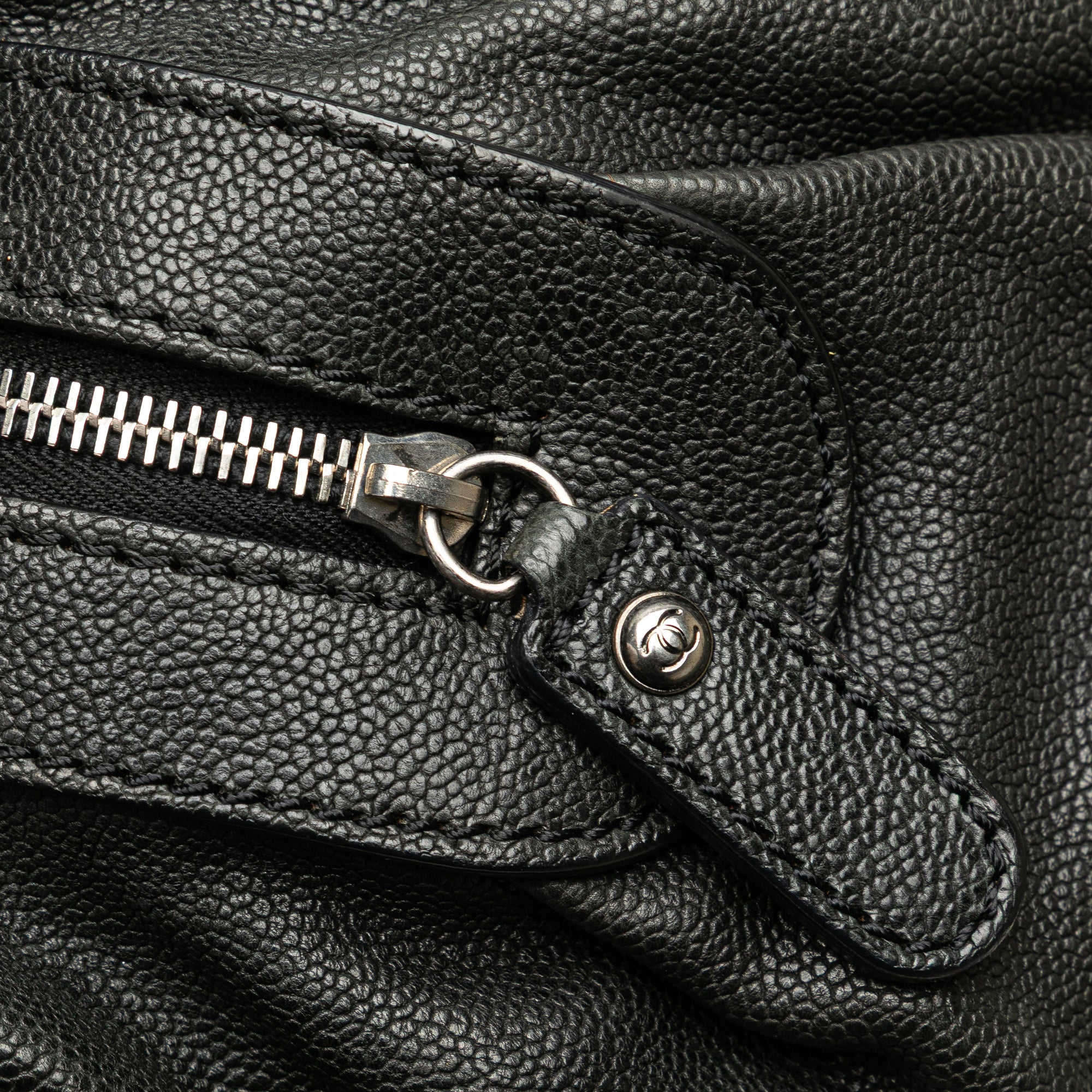 Caviar CC Outdoor Ligne Handbag