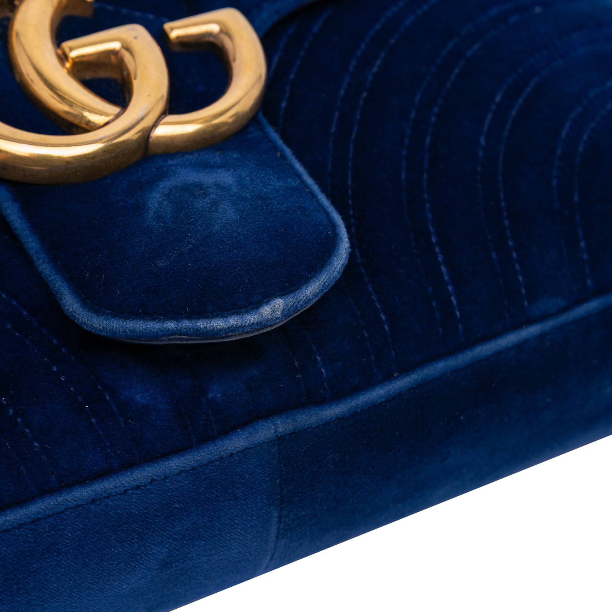 Medium GG Marmont Matelasse Velvet Flap Crossbody