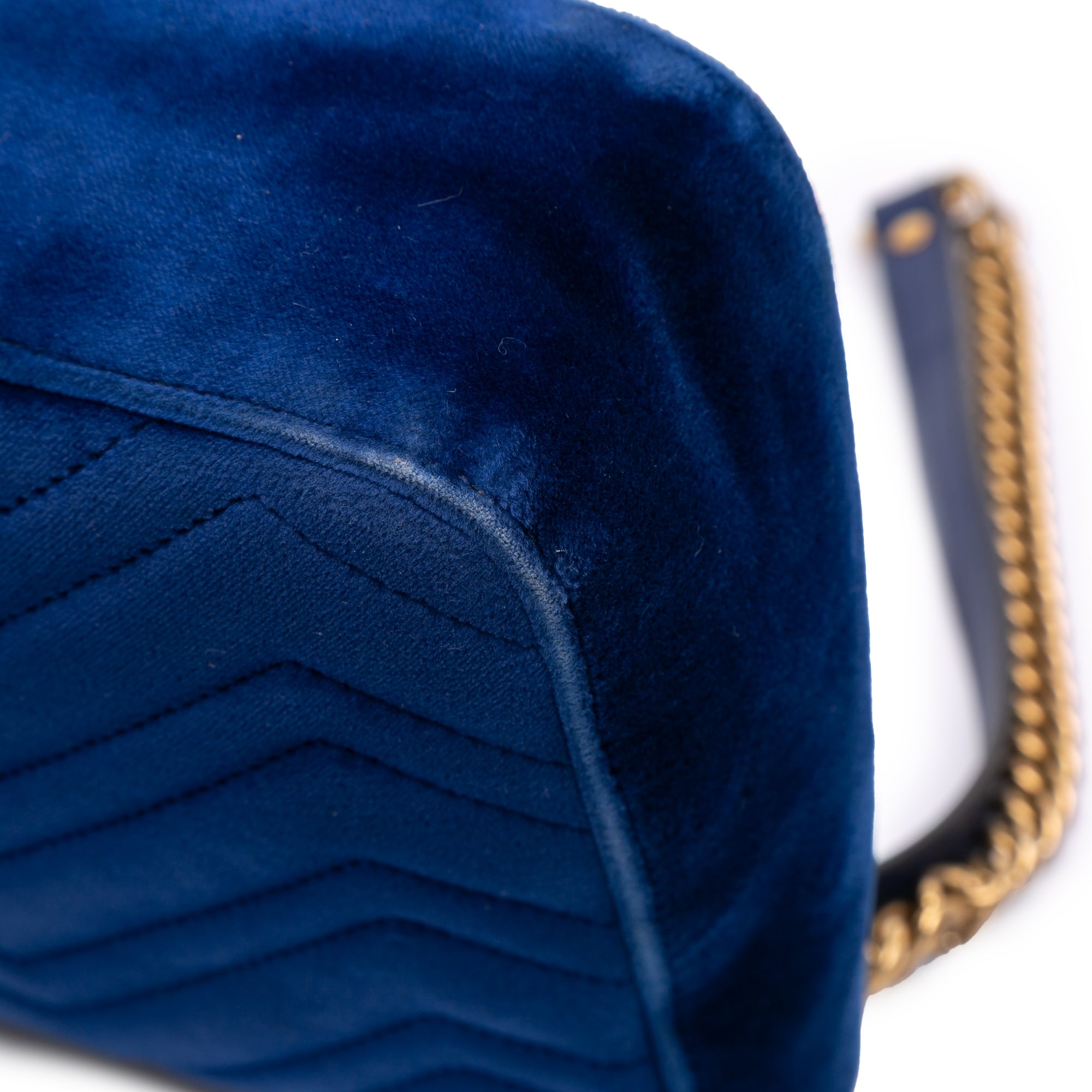 Medium GG Marmont Matelasse Velvet Flap Crossbody