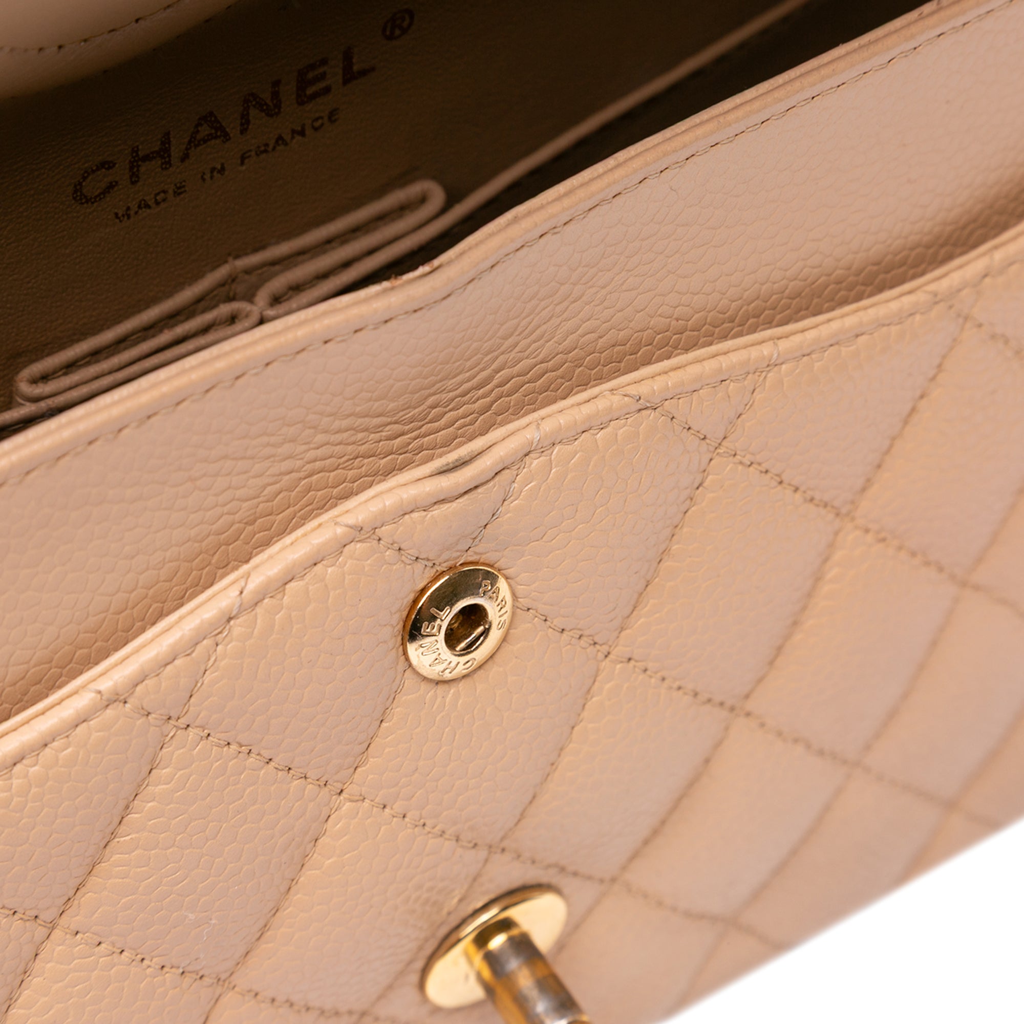 Medium Classic Caviar Double Flap