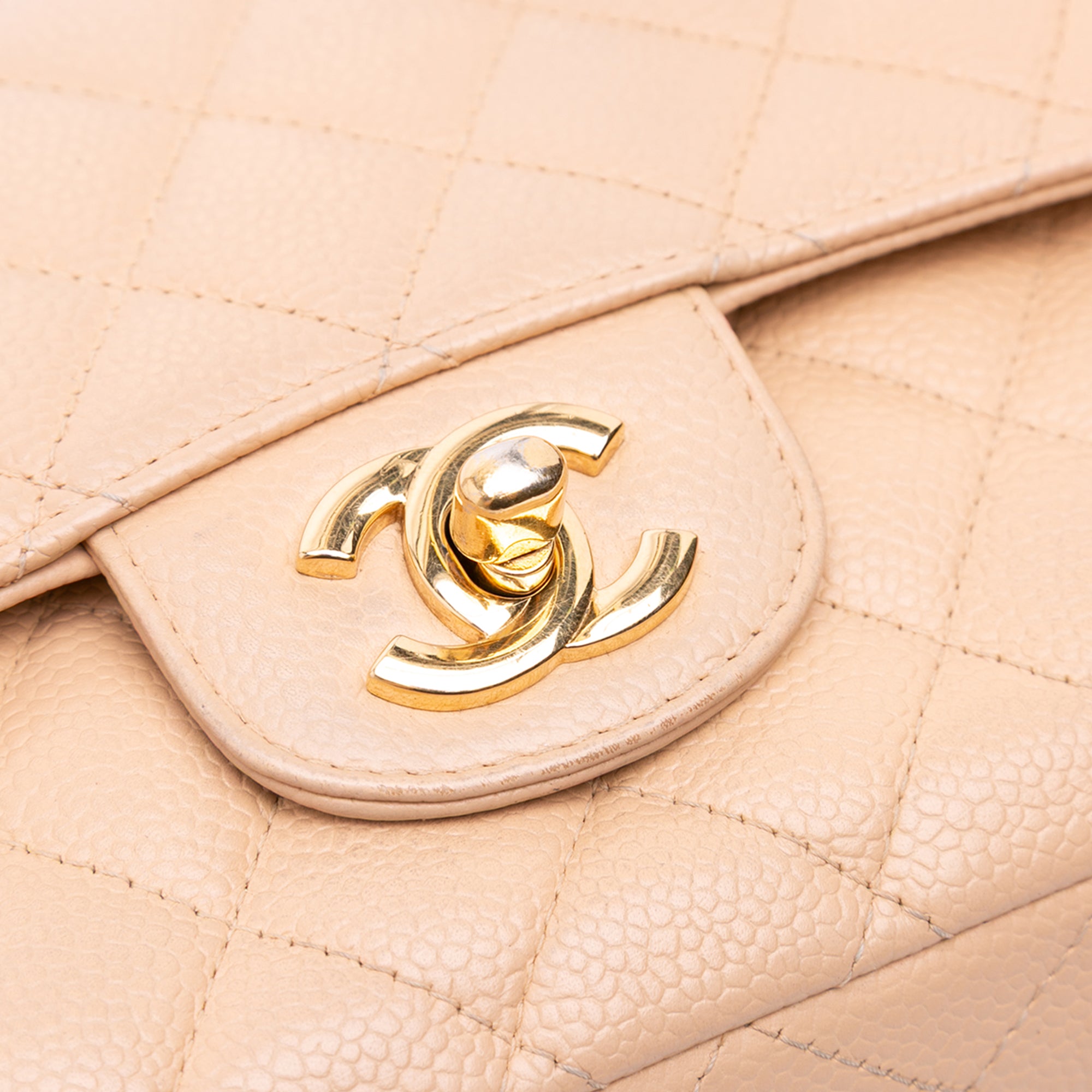 Medium Classic Caviar Double Flap