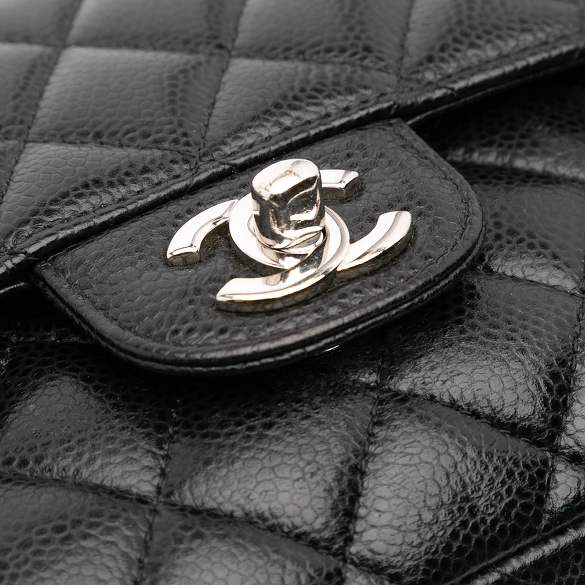 Medium Classic Caviar Double Flap