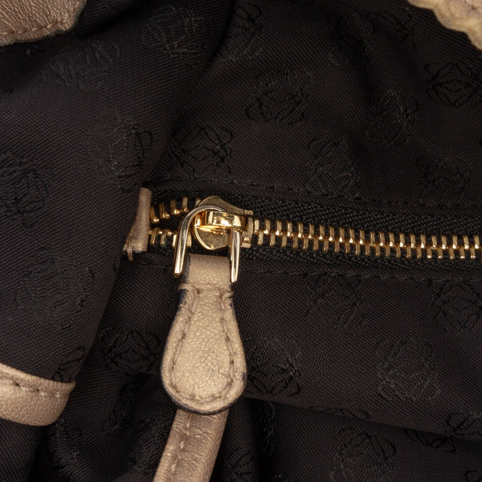 Anagram Nappa Tassel Hobo