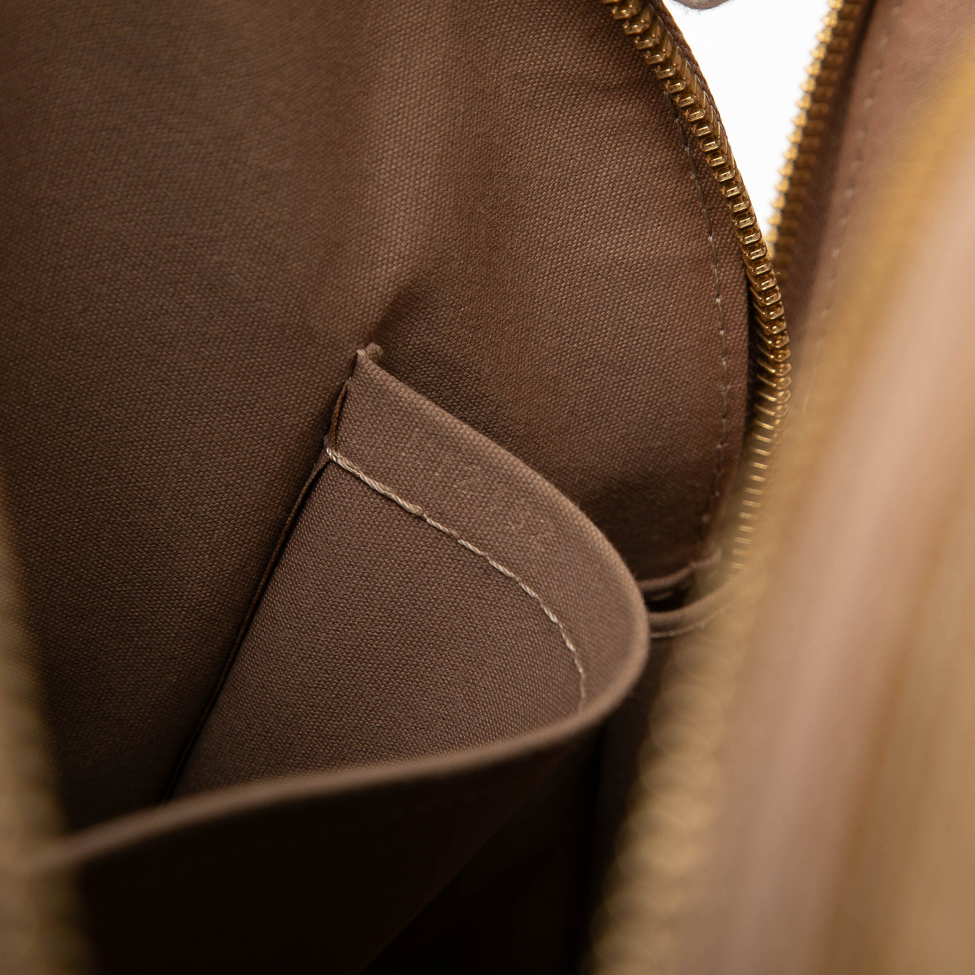 Monogram Vernis Alma PM