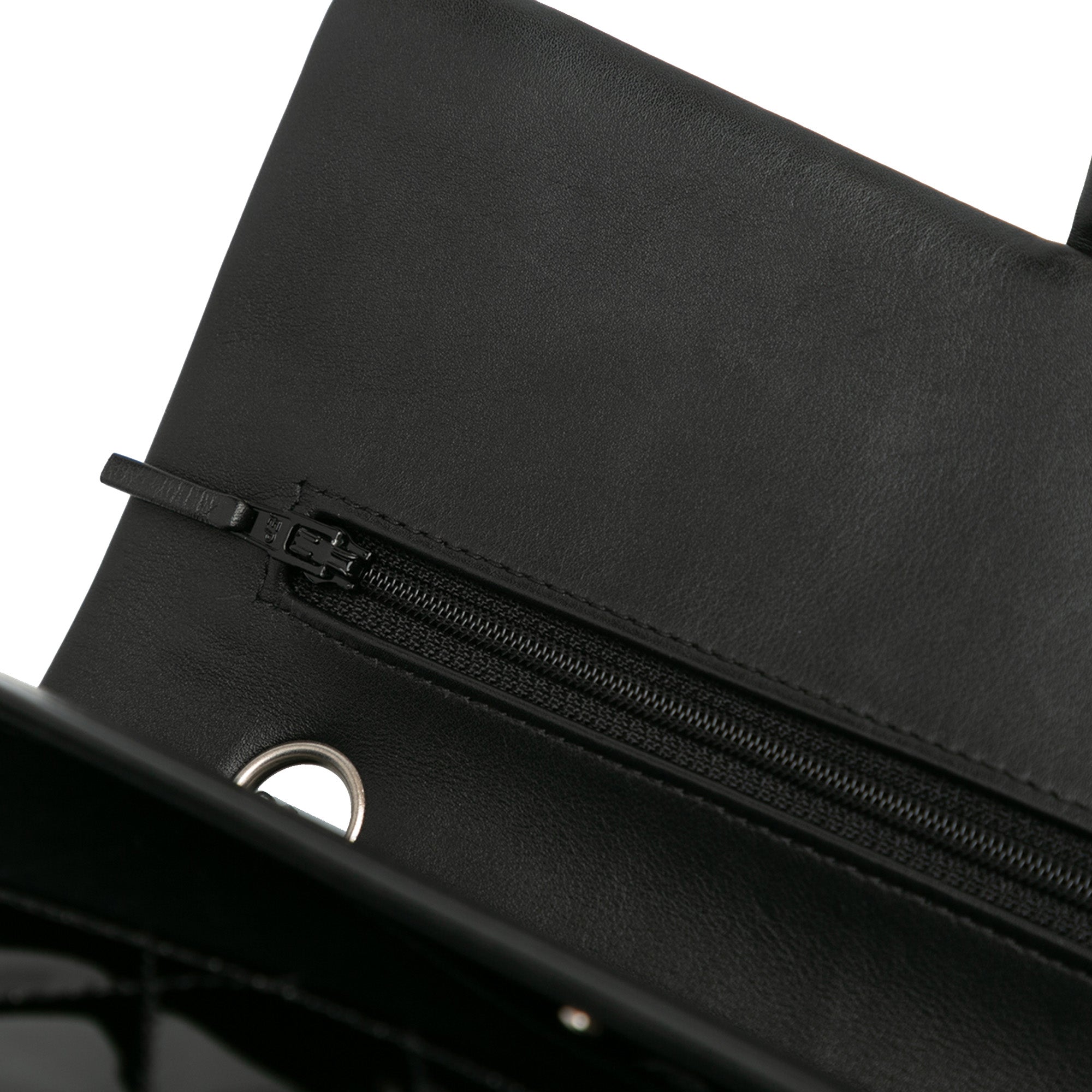 Medium Classic Patent Double Flap