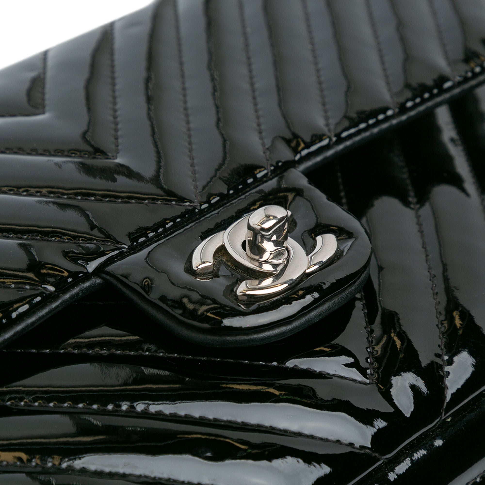 Medium Classic Chevron Patent Double Flap