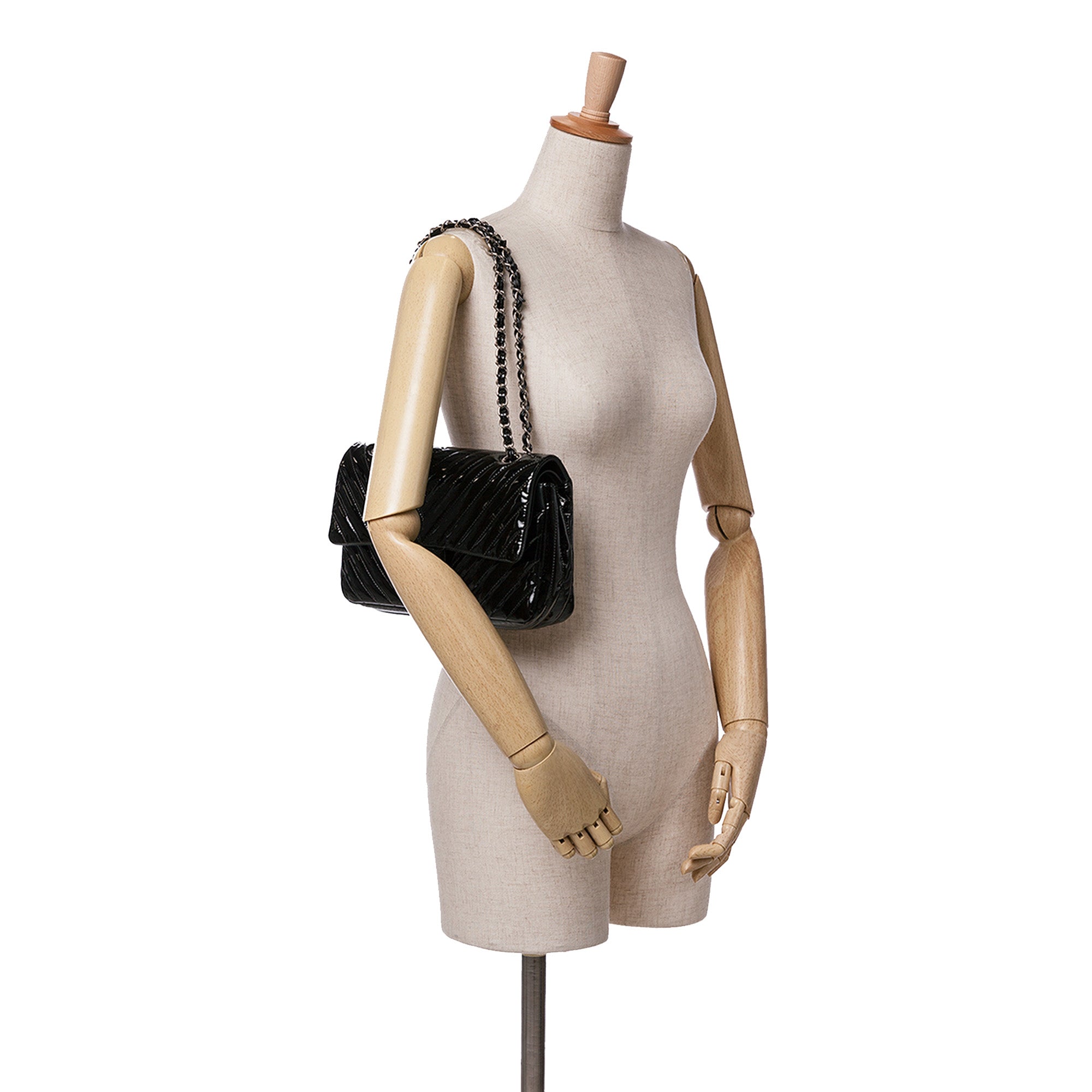 Medium Classic Chevron Patent Double Flap