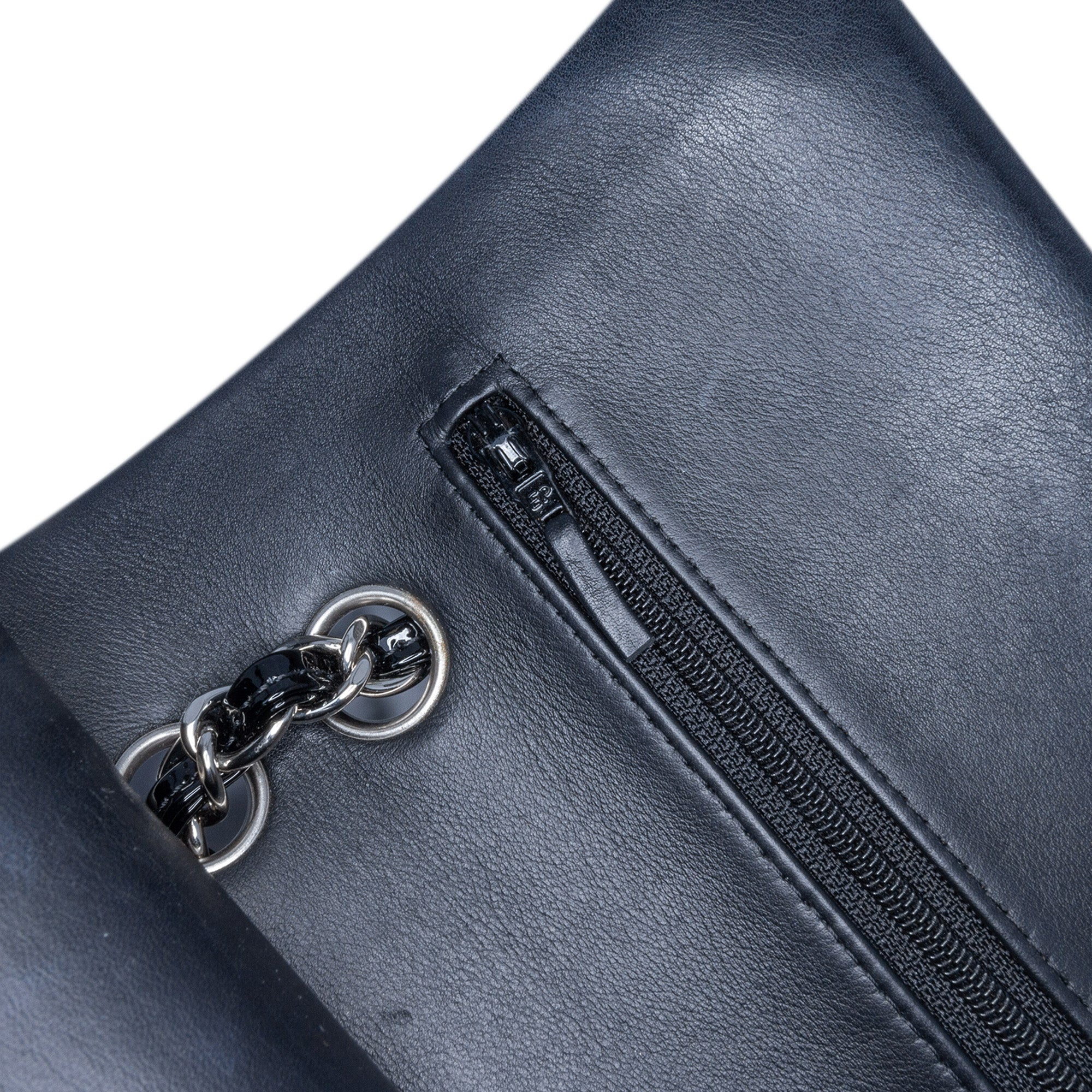Medium Classic Chevron Patent Double Flap