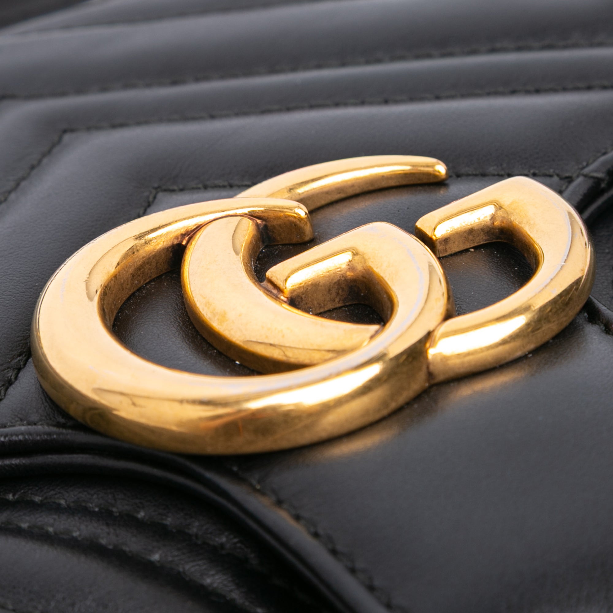 Medium GG Marmont Matelasse Leather Shoulder Bag