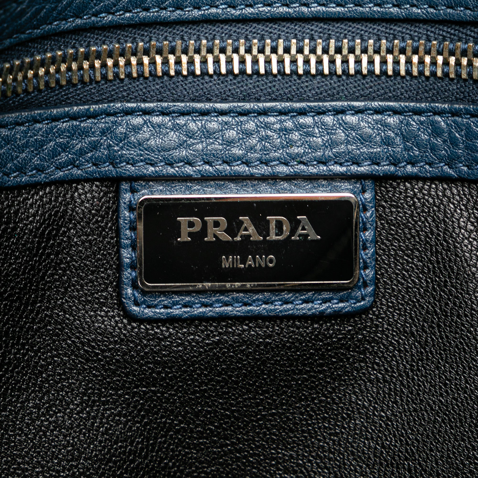 Vitello Daino Zip Top Crossbody