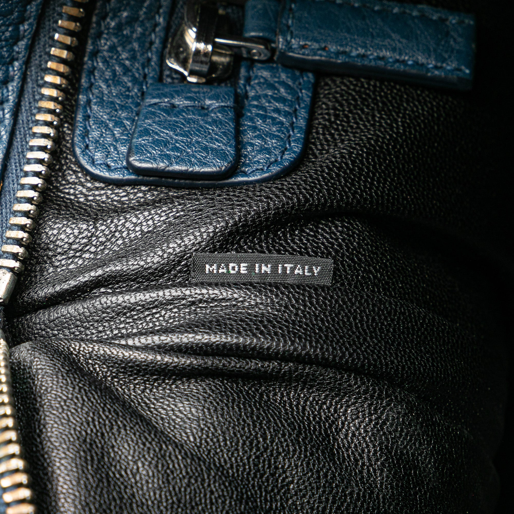 Vitello Daino Zip Top Crossbody