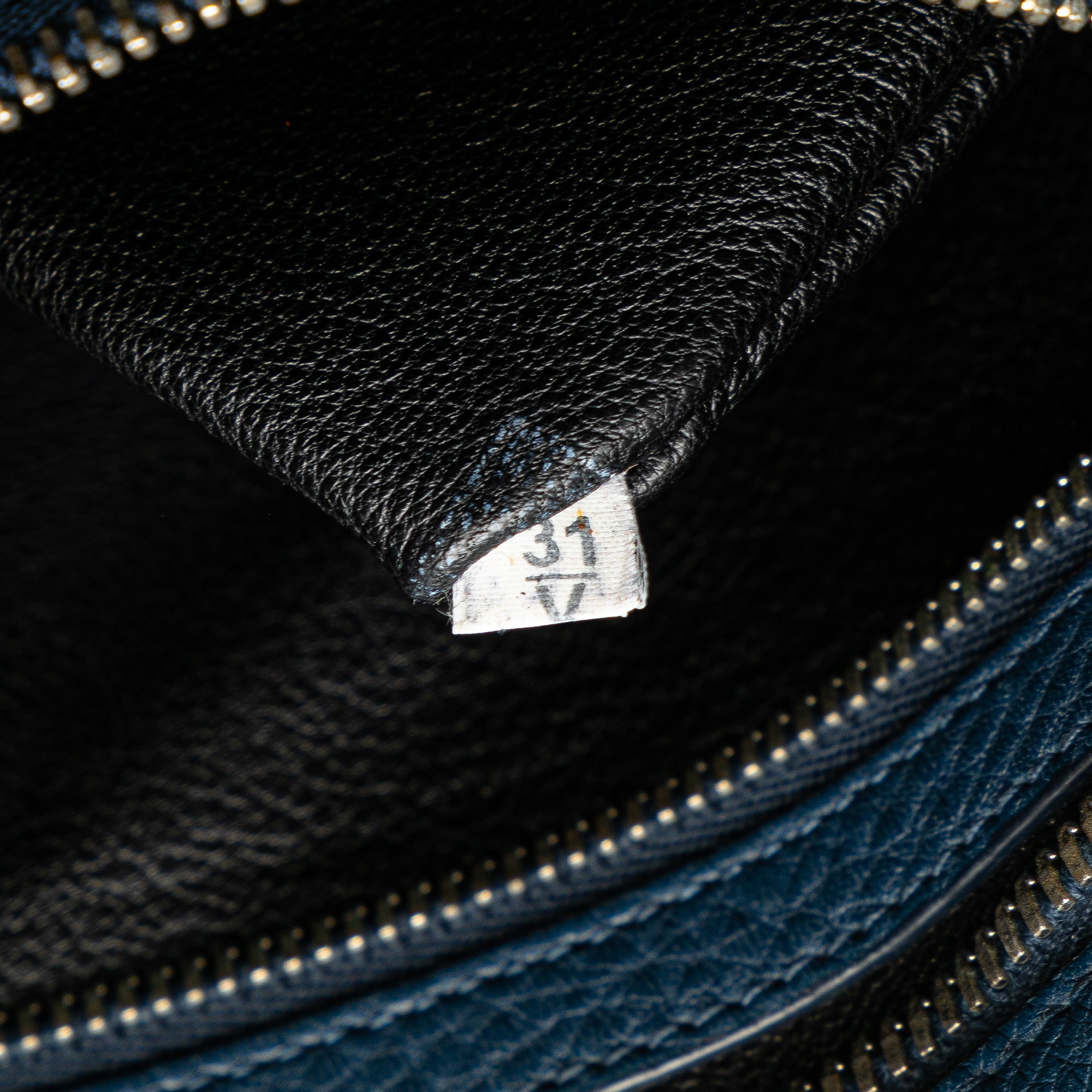 Vitello Daino Zip Top Crossbody