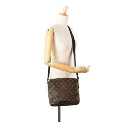 Monogram Macassar District PM