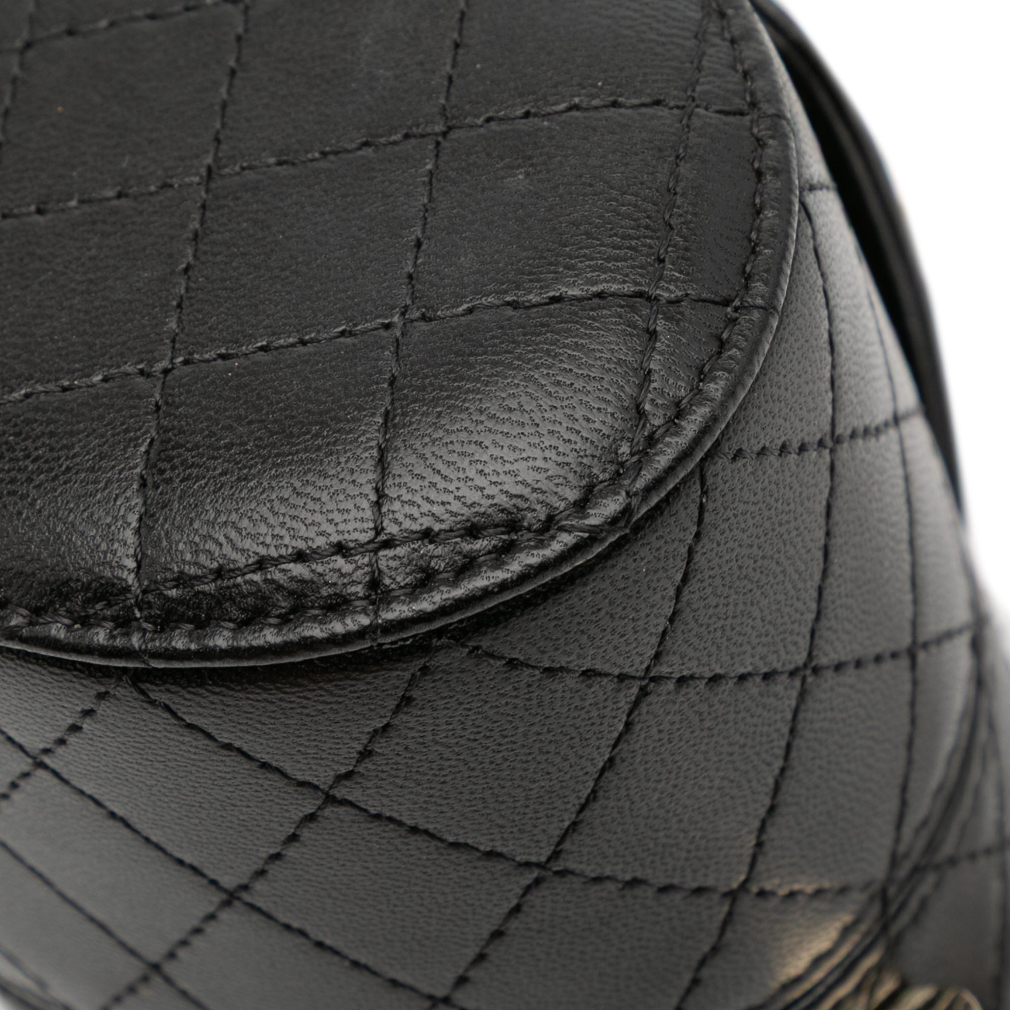 Mini Quilted Lambskin Round Vanity Case with Chain