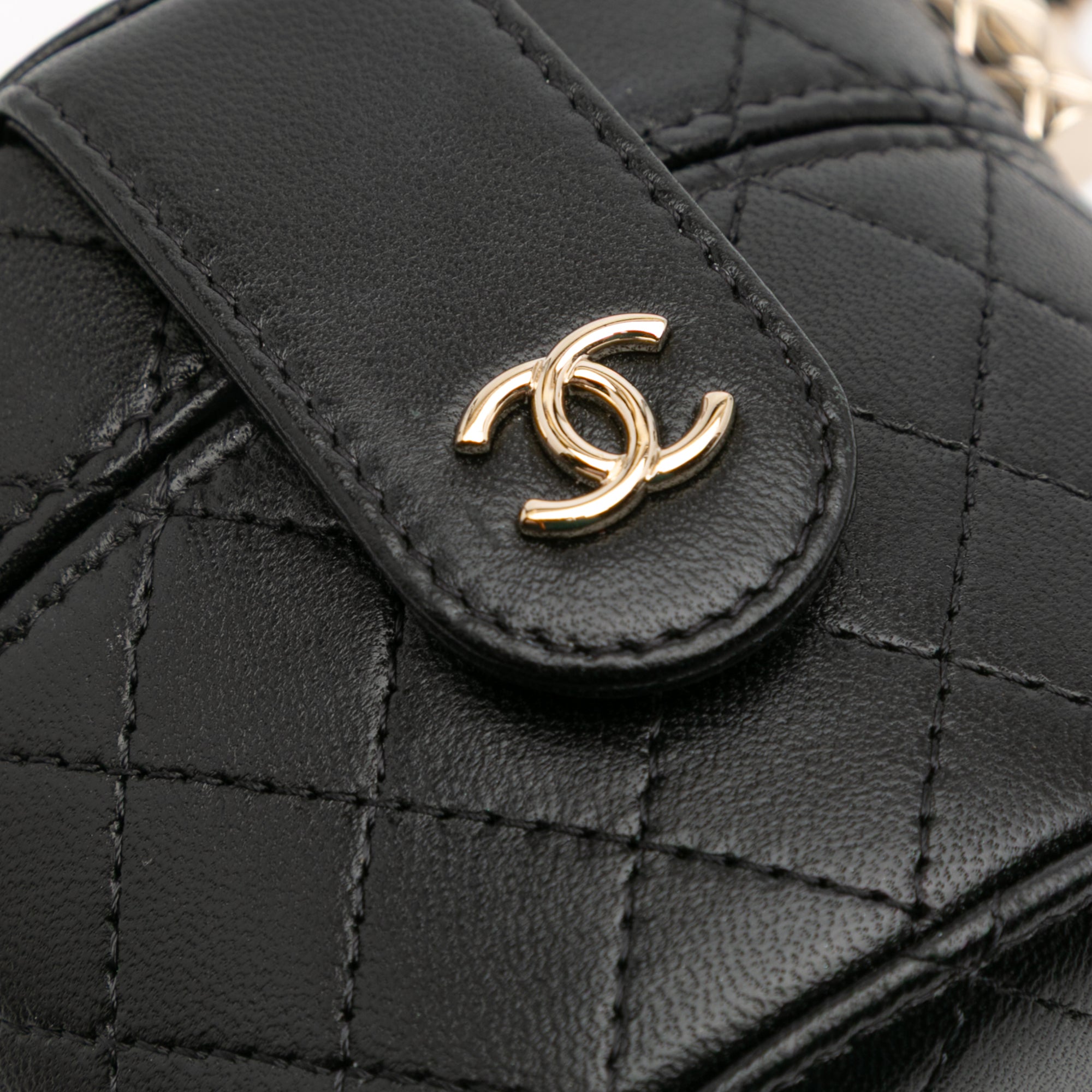 Mini Quilted Lambskin Round Vanity Case with Chain