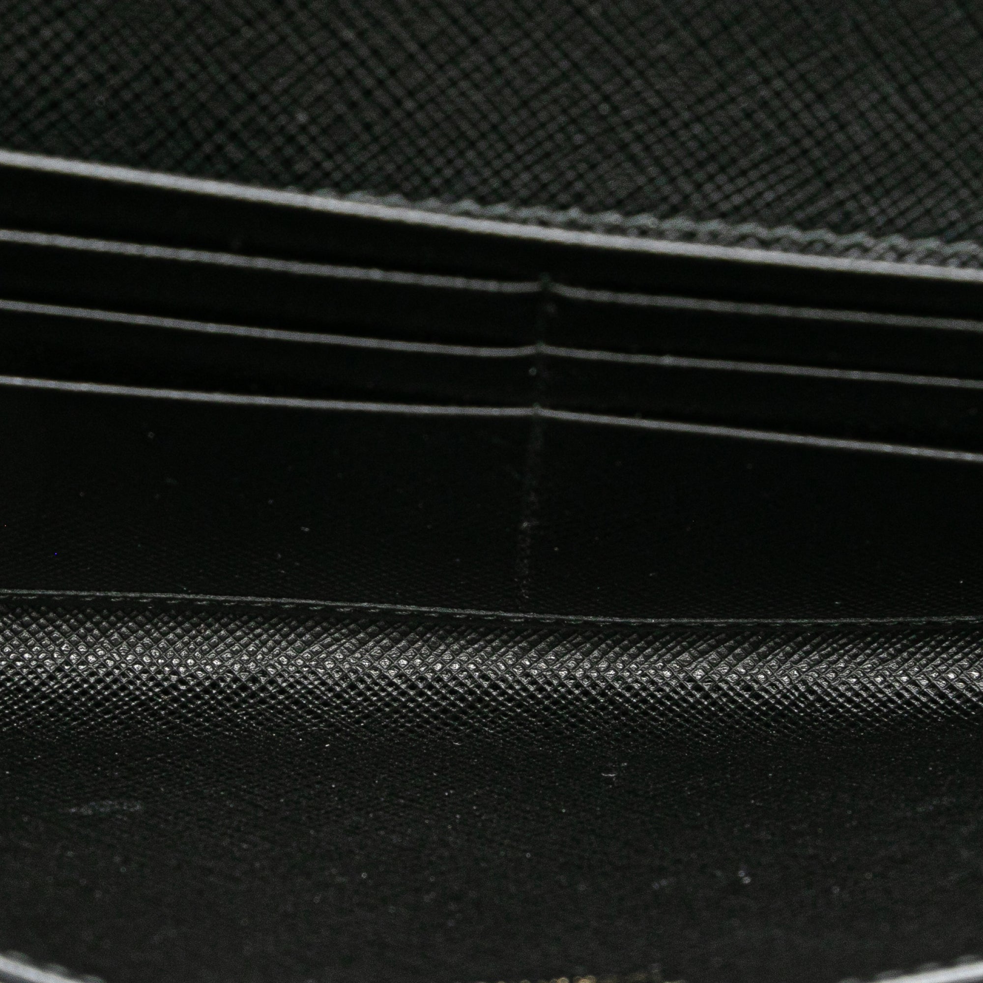 Saffiano Lux Wallet On Chain