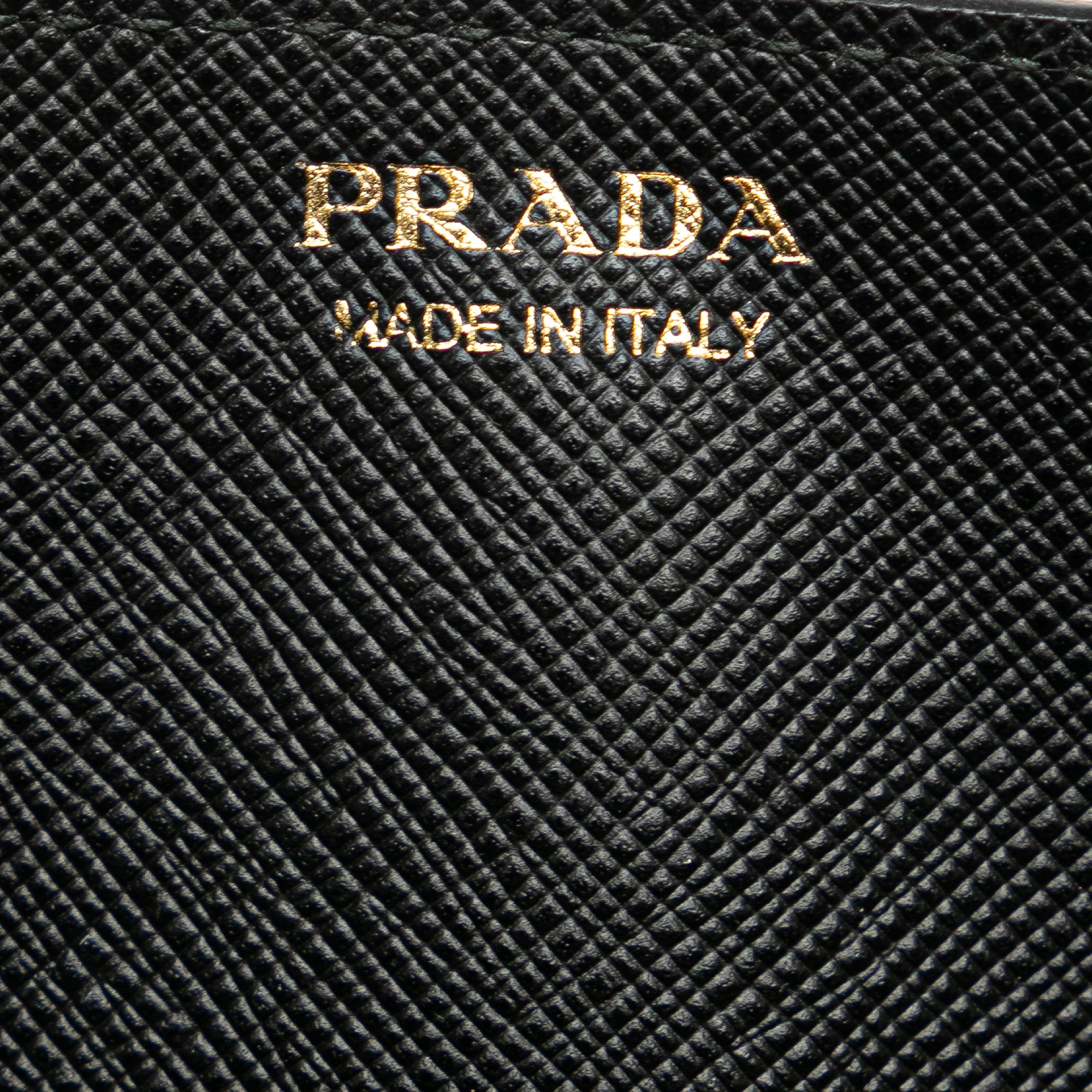 Saffiano Lux Wallet On Chain