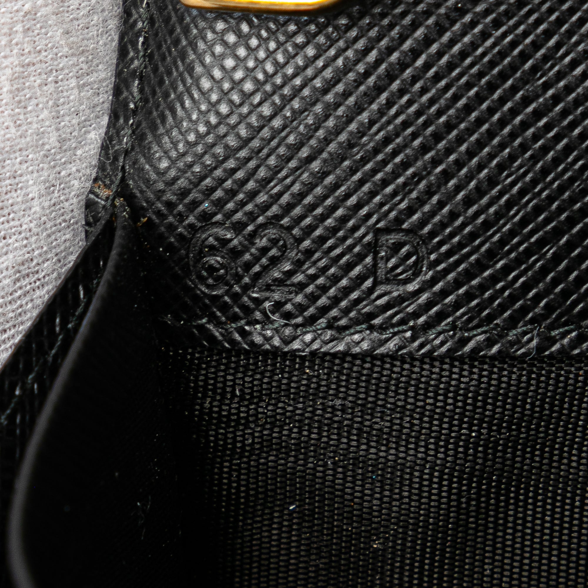 Saffiano Lux Wallet On Chain