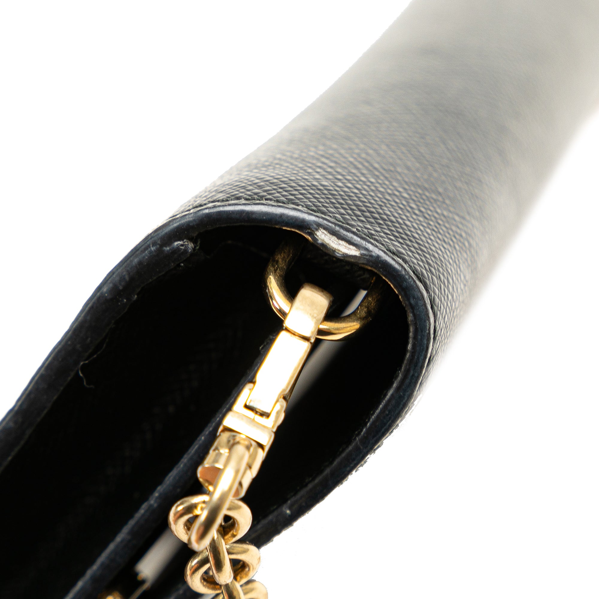 Saffiano Lux Wallet On Chain