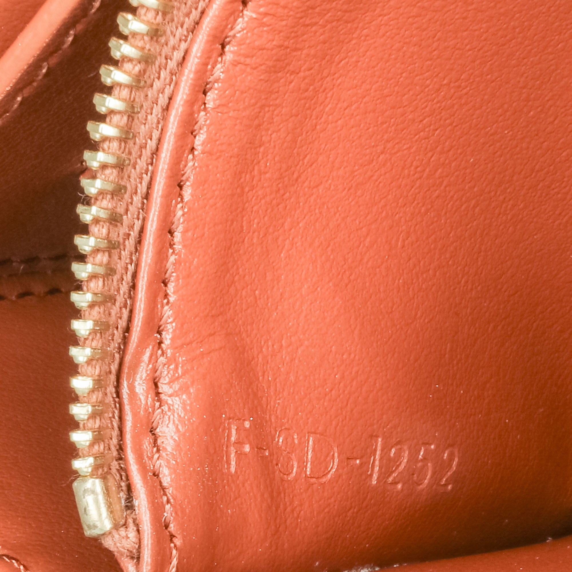 Small Leather Besace 16 Wallet On Chain