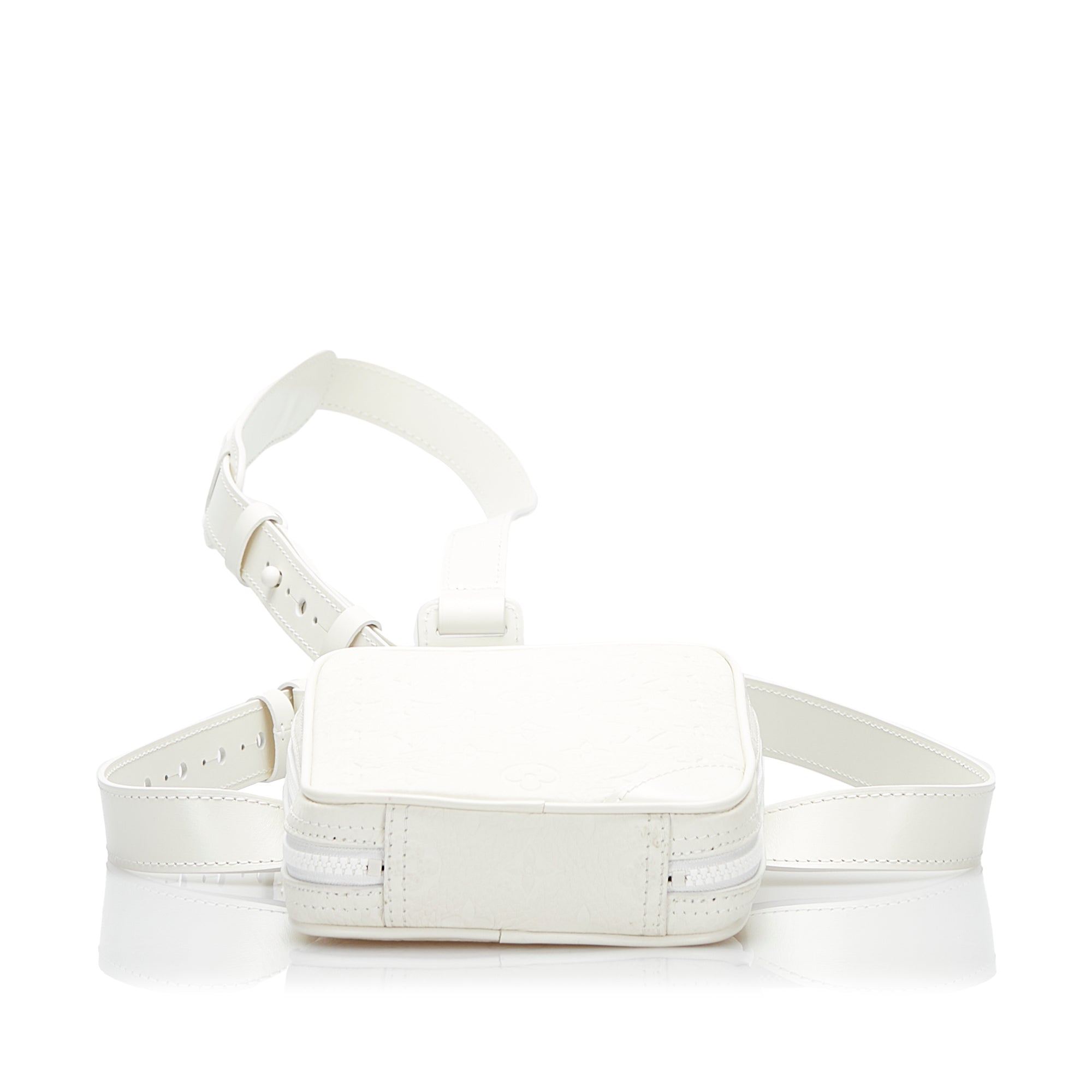 Monogram Taurillon Utility Side 