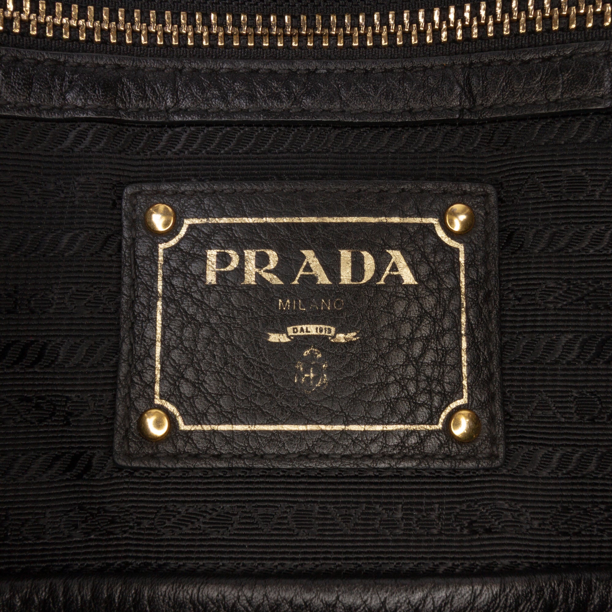 Vitello Daino Side Zip Tote