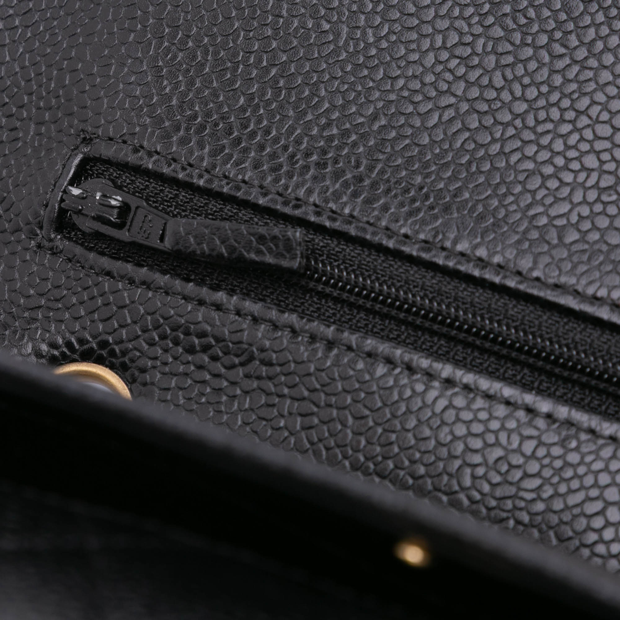 Medium Classic Caviar Double Flap