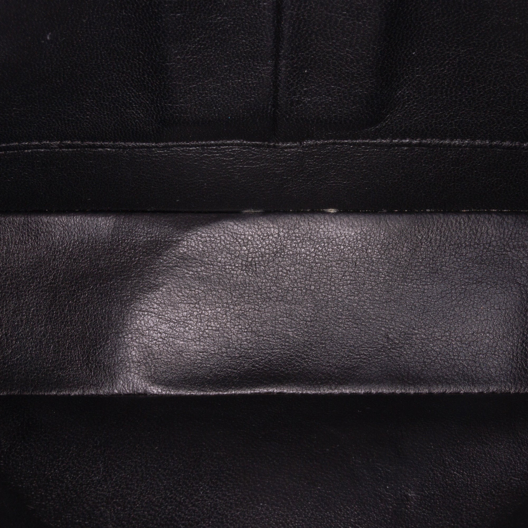 Medium Classic Caviar Double Flap