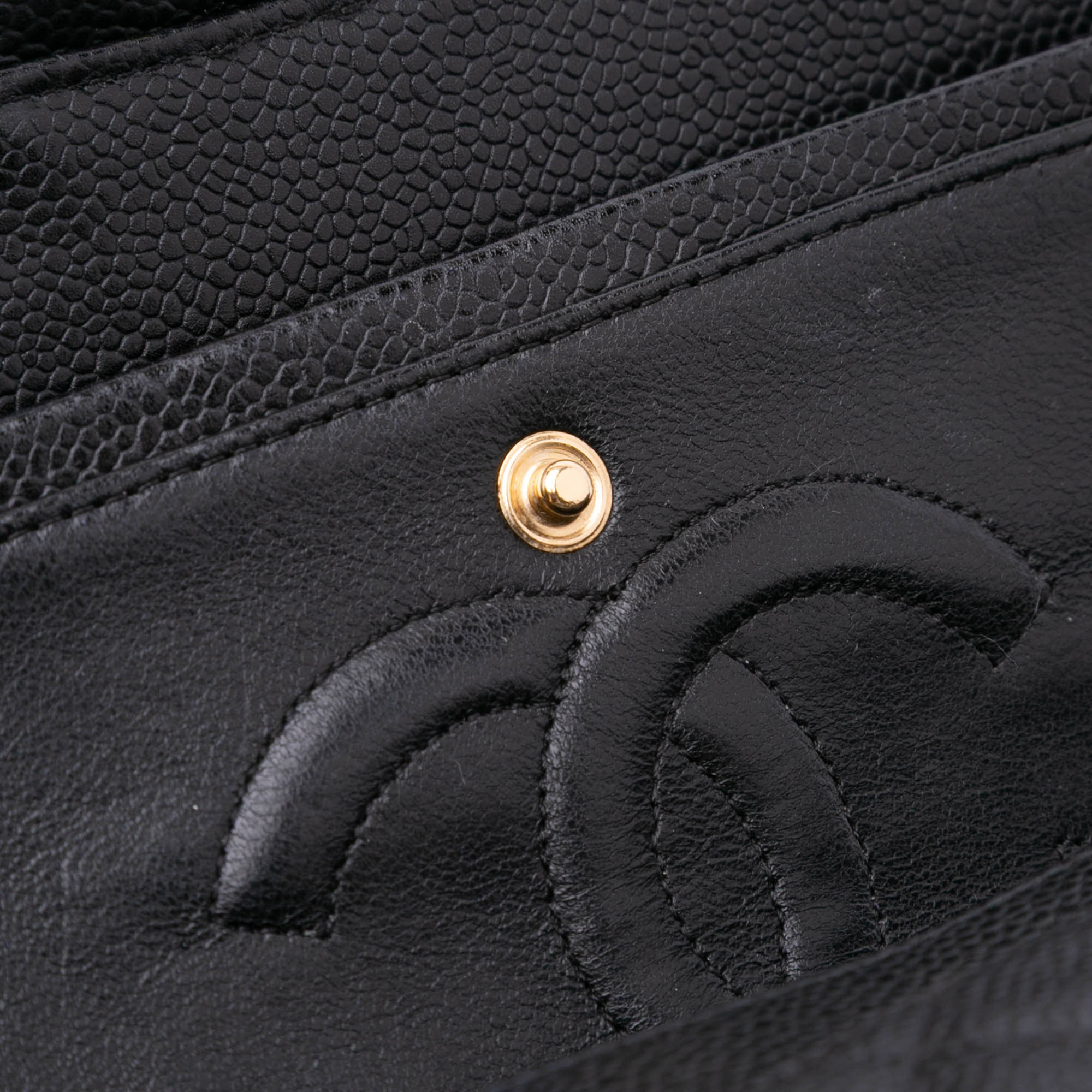 Medium Classic Caviar Double Flap