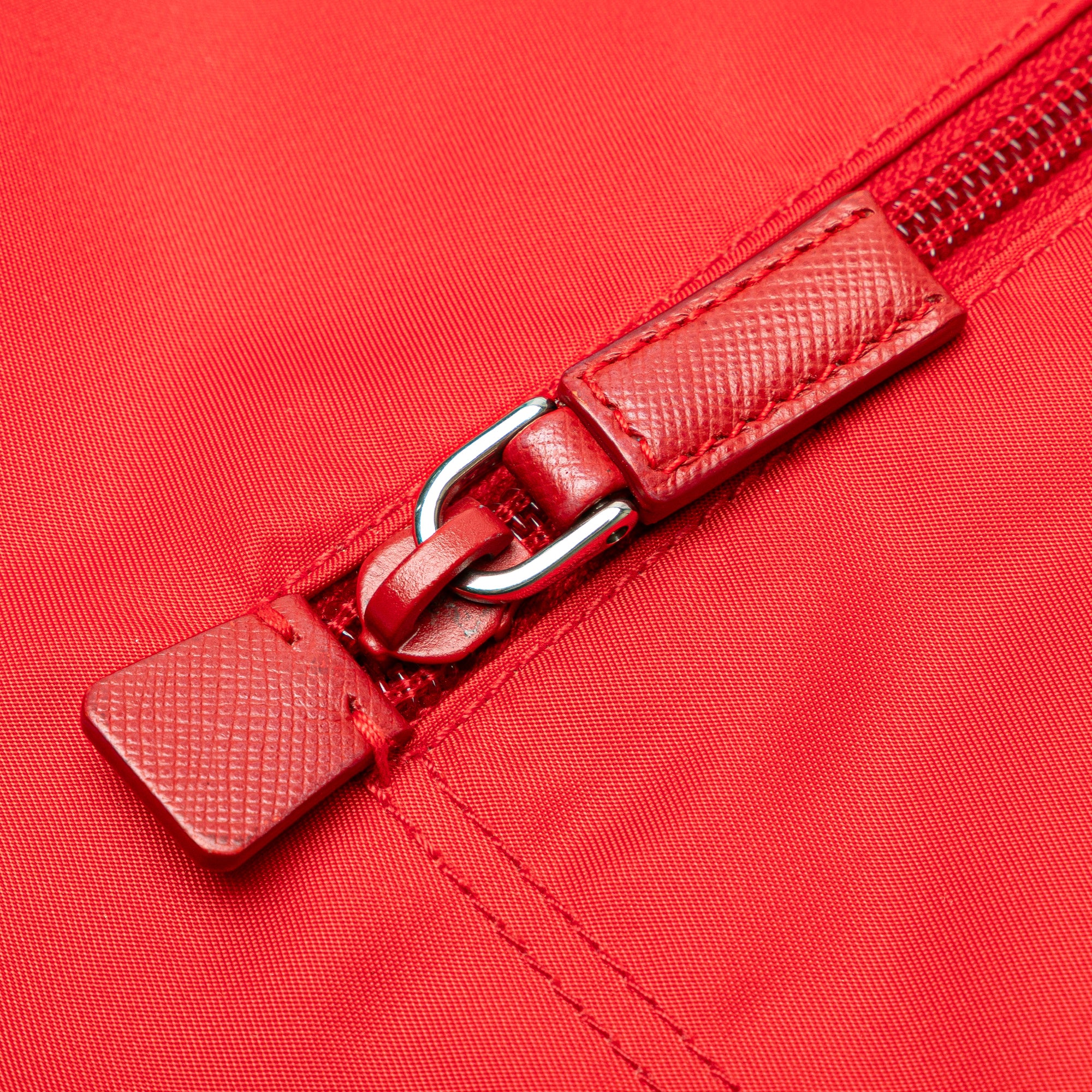 Tessuto Zip Top Crossbody