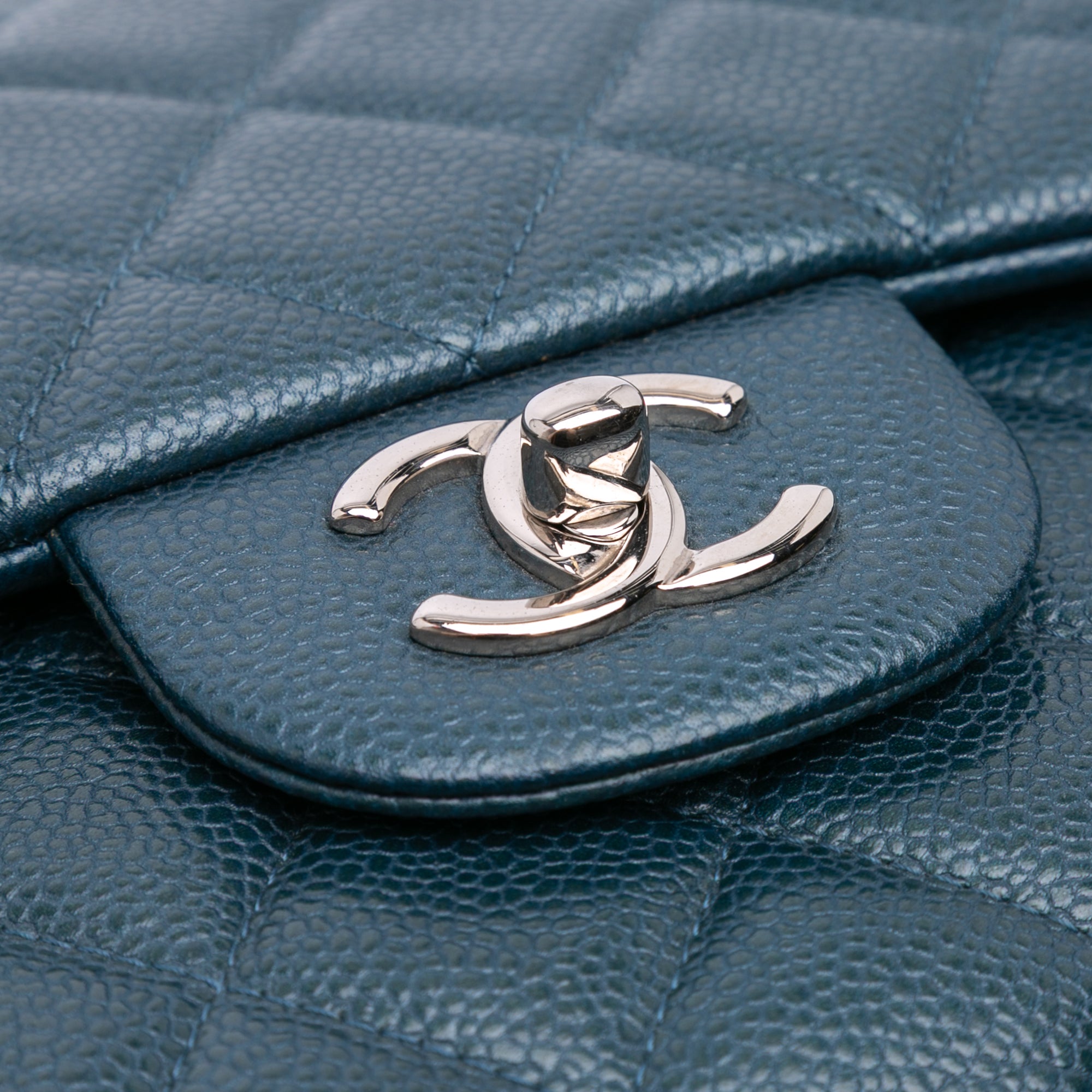 Jumbo Classic Iridescent Caviar Double Flap