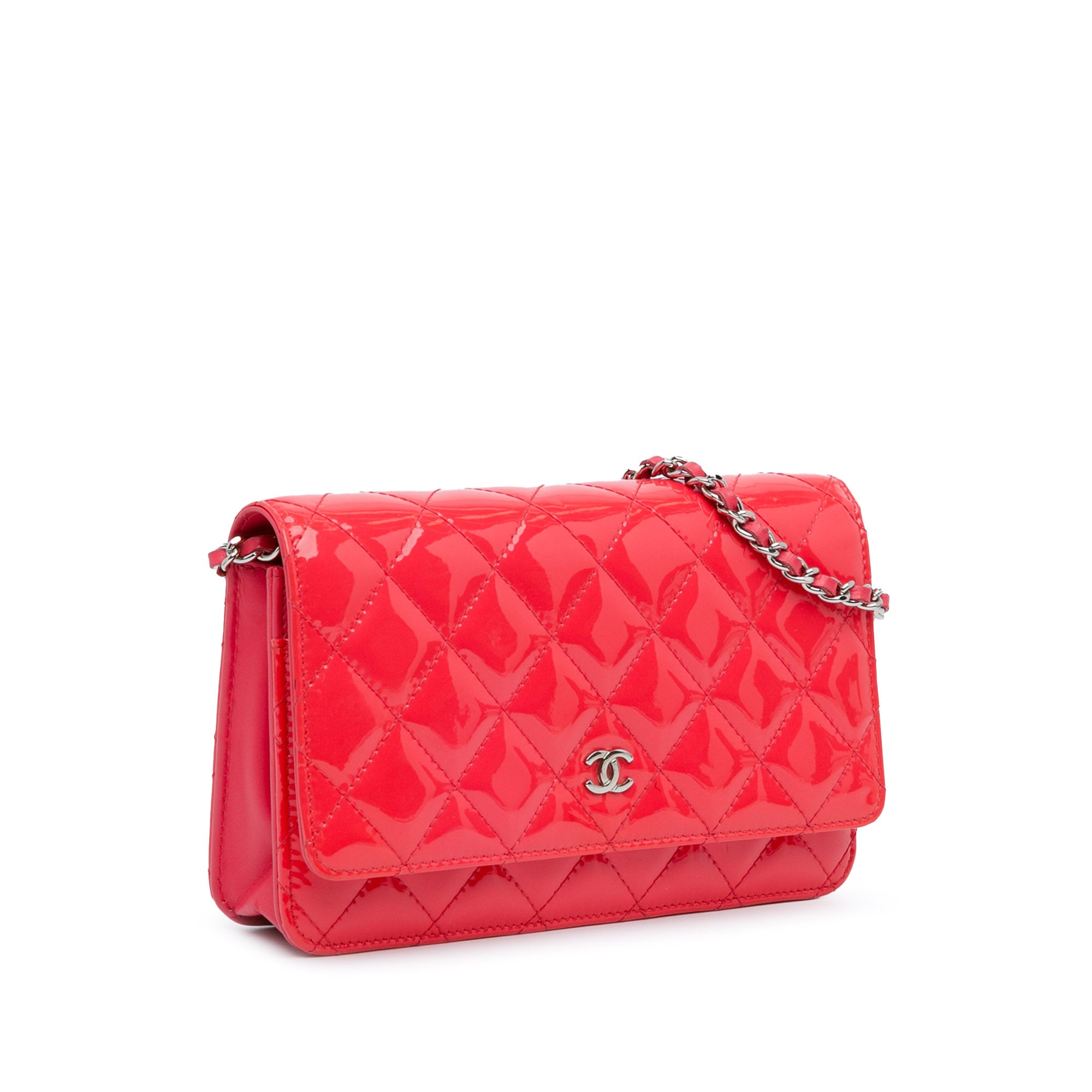 CC Quilted Patent Wallet on Chain_1