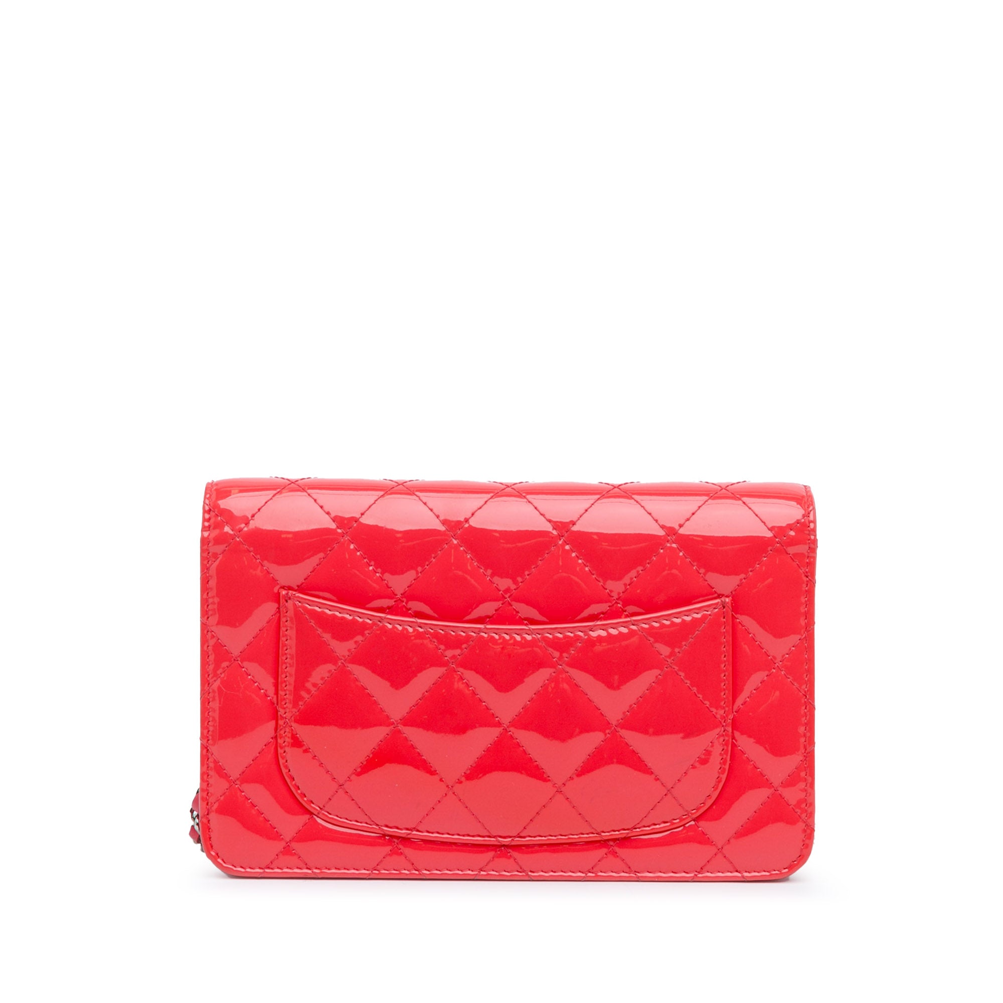 CC Quilted Patent Wallet on Chain_2