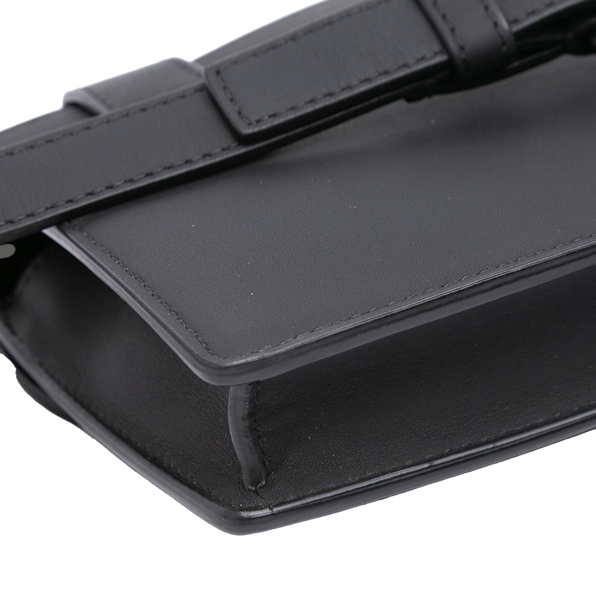 Ultramatte Saddle Belt Bag