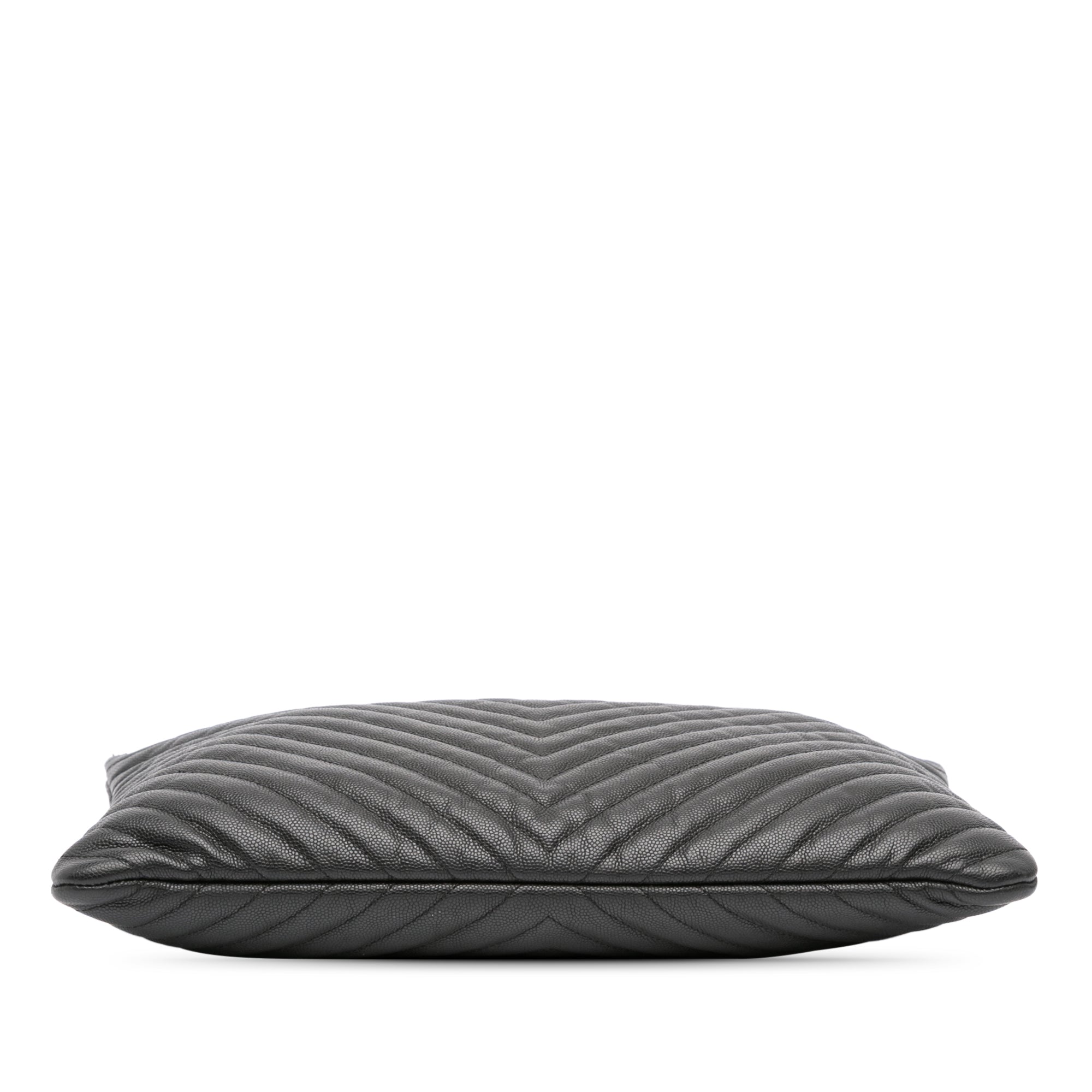 Large CC Chevron Caviar O Case Clutch