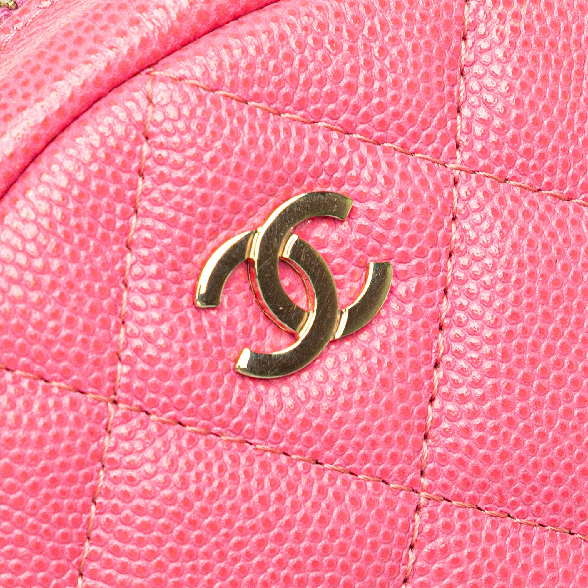 CC Quilted Caviar Round Clutch With Chain