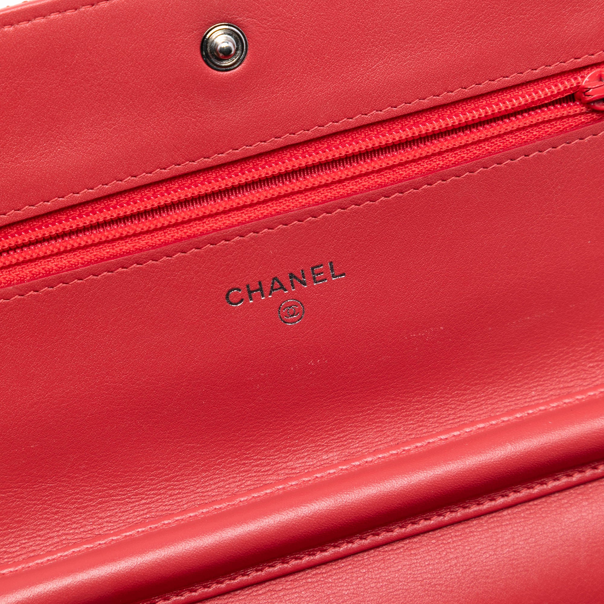 CC Quilted Patent Wallet On Chain