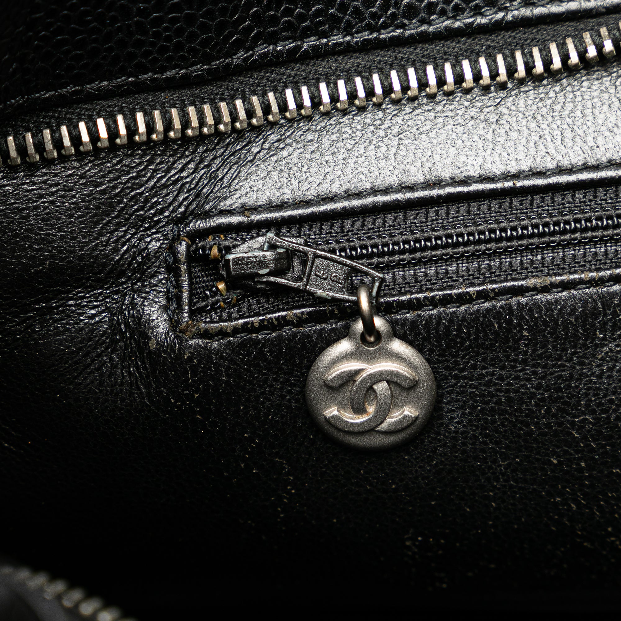 Caviar Medallion Tote_7