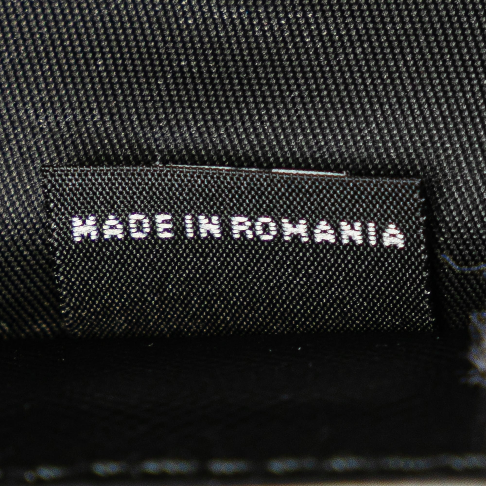 Tessuto Zip Top Crossbody