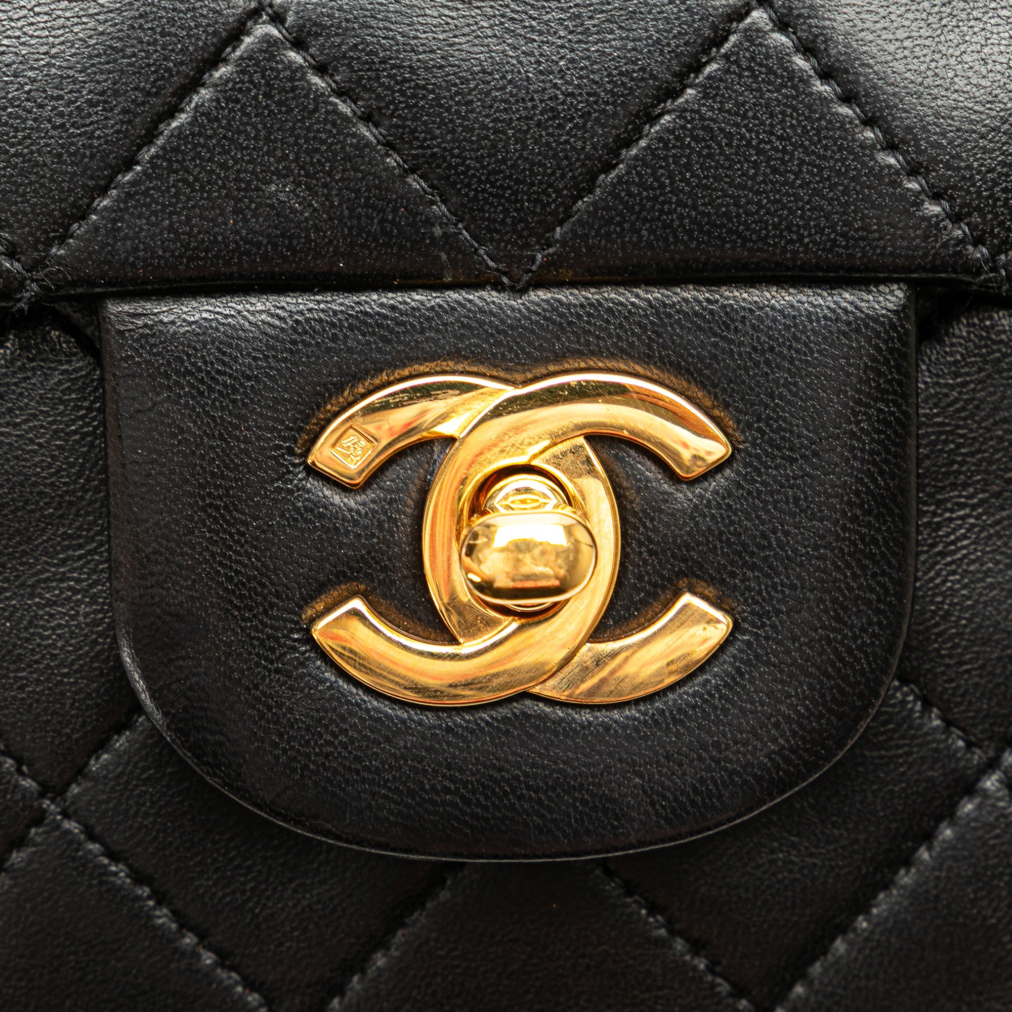 Medium Classic Lambskin Double Flap
