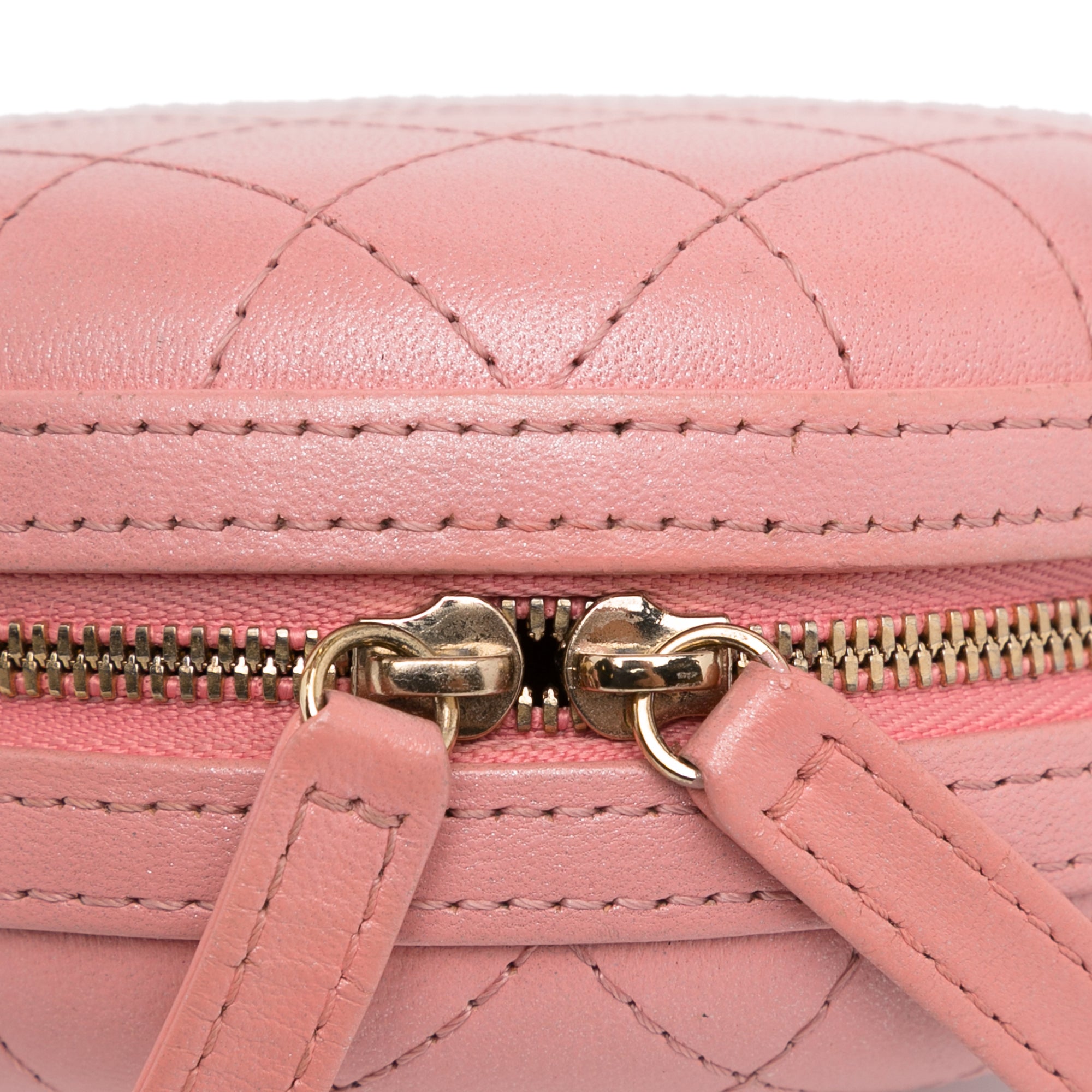 CC Quilted Lambskin Round Crossbody_8