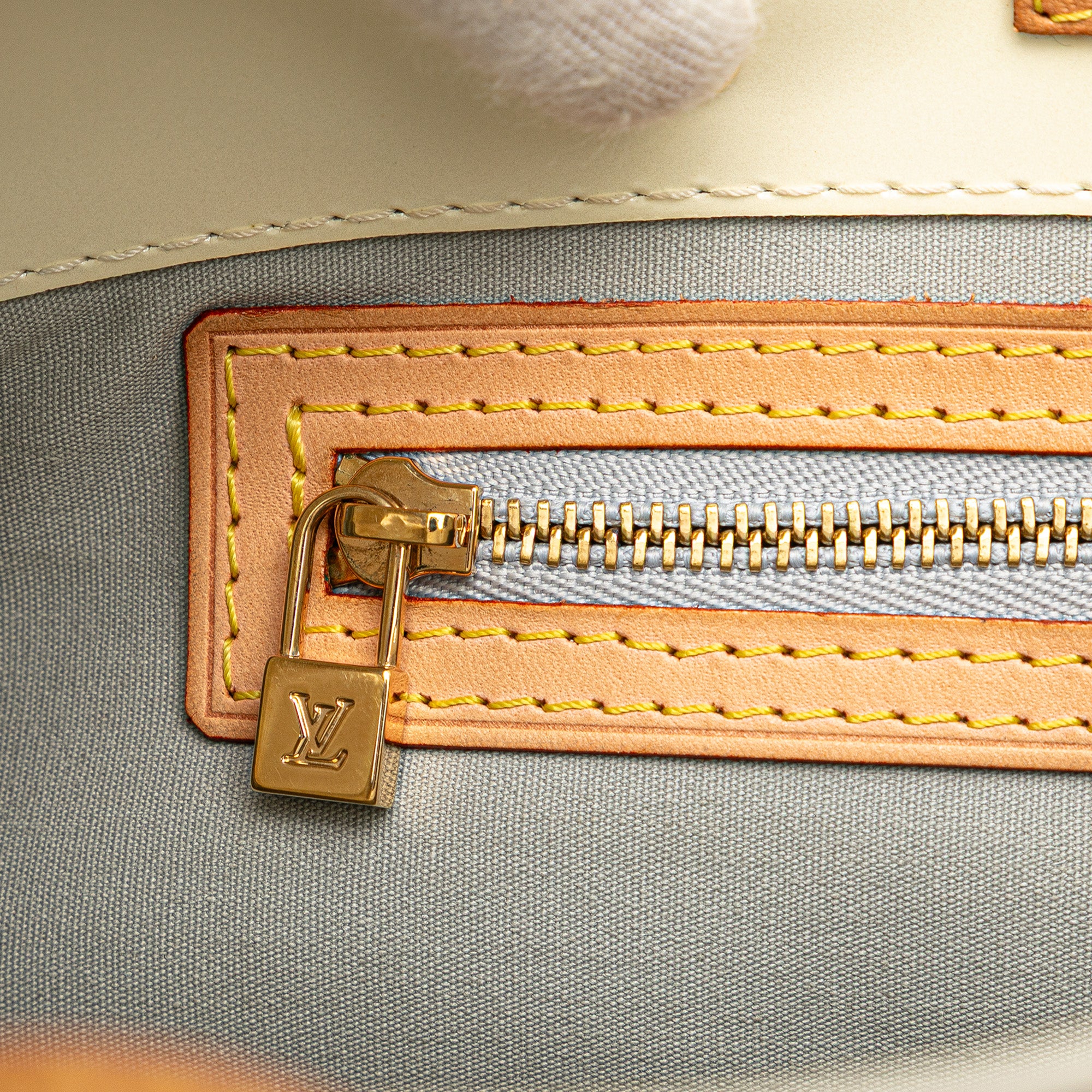 Monogram Vernis Reade PM