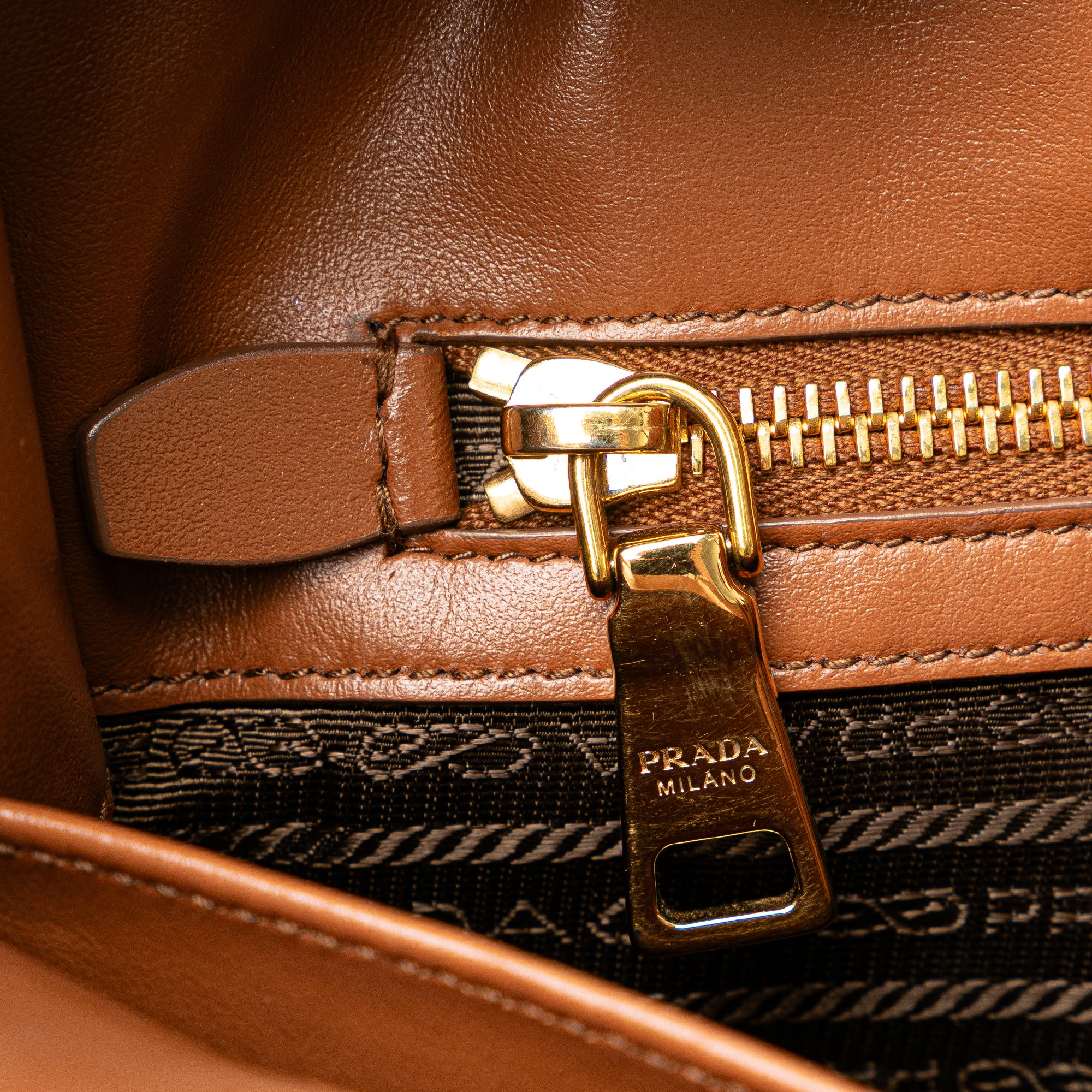 Small Canvas Symbole Triangolo Satchel