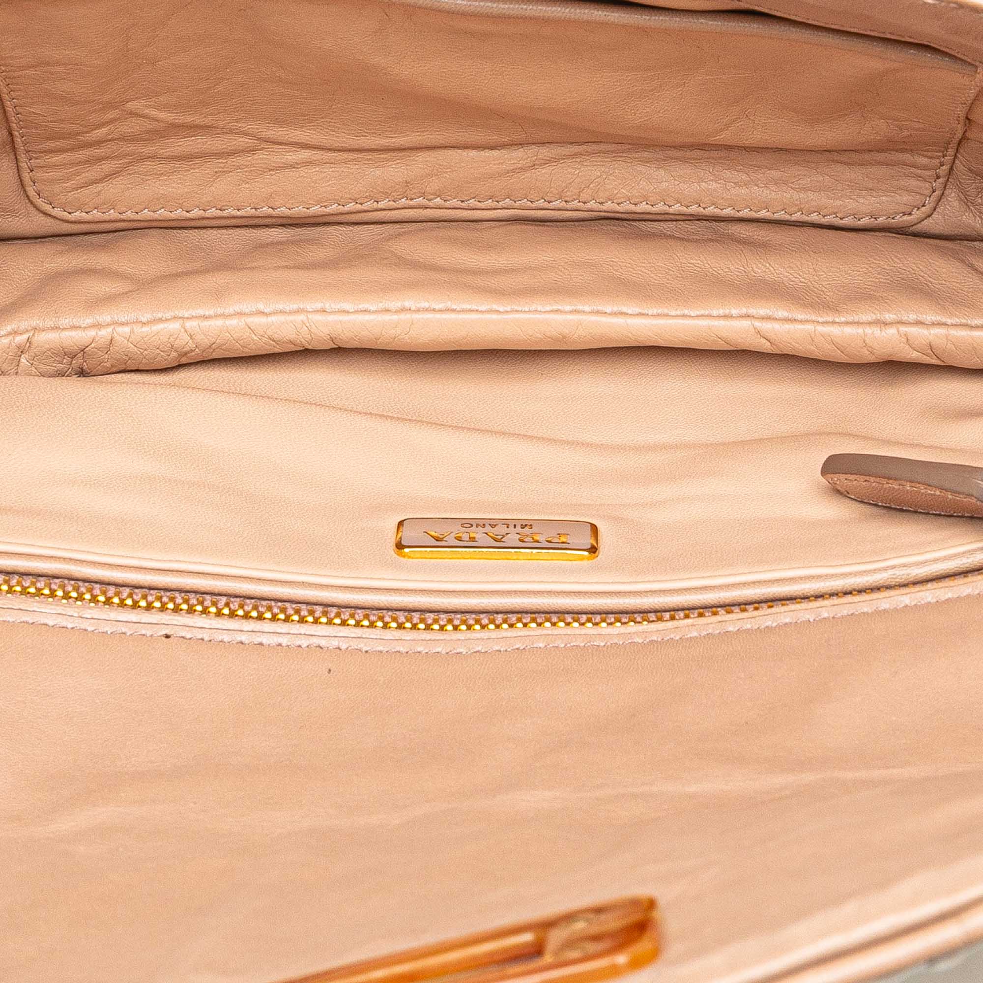 Nappa Gaufre Turn Lock Clutch