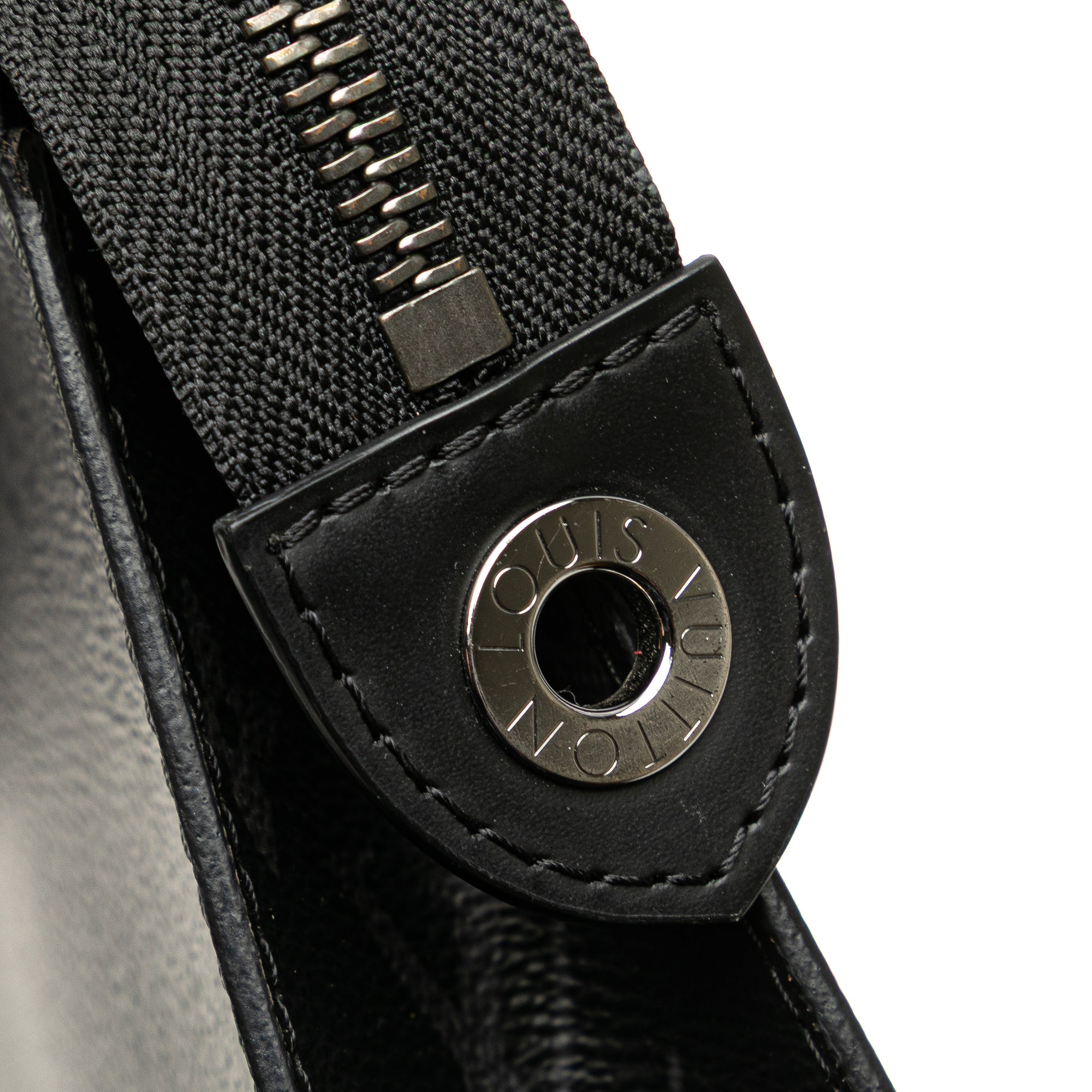 Monogram Eclipse Reverse Pochette Voyage MM