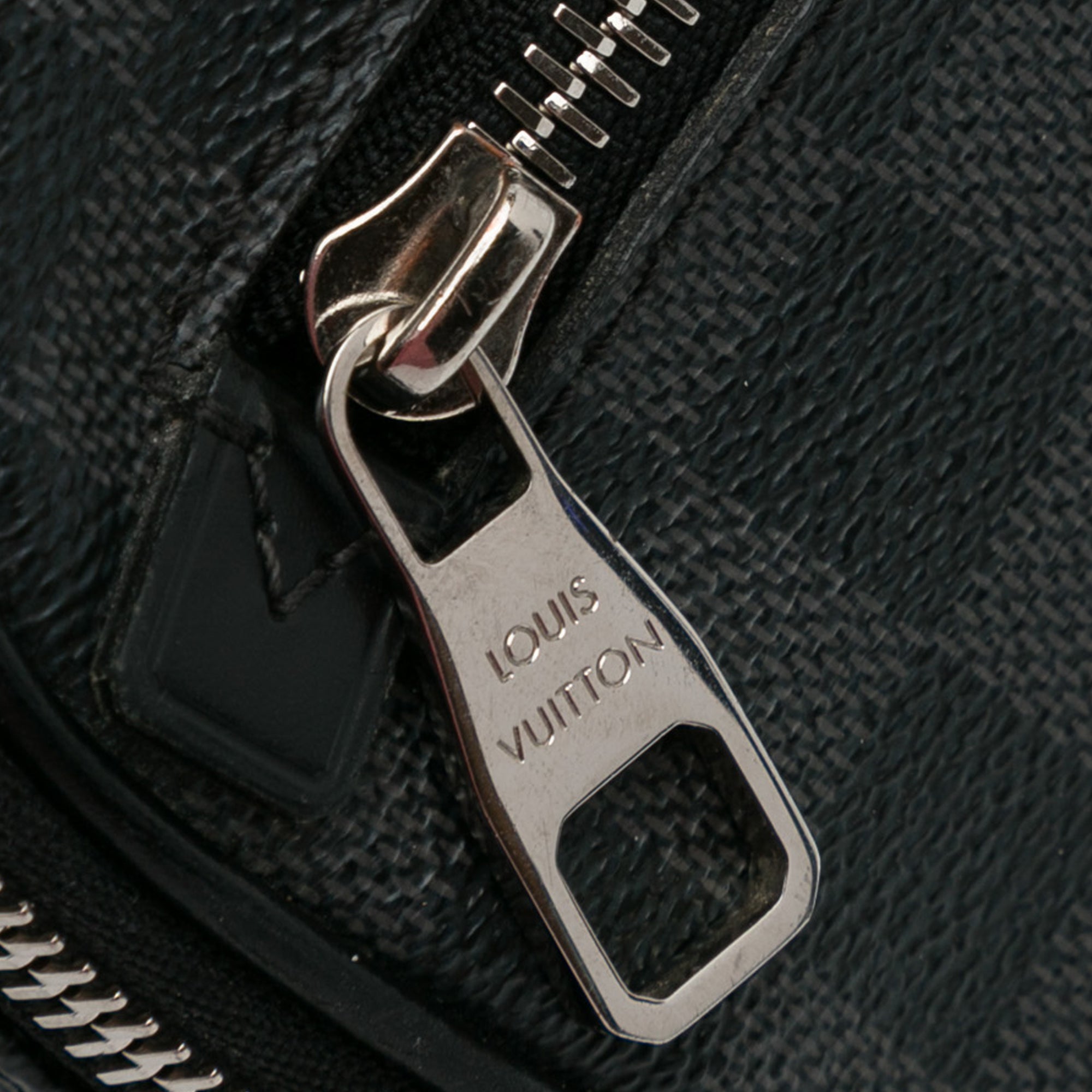 Damier Graphite Ambler