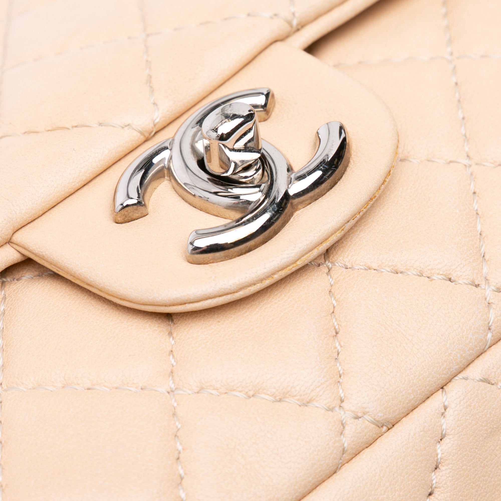 Medium Classic Lambskin Double Flap