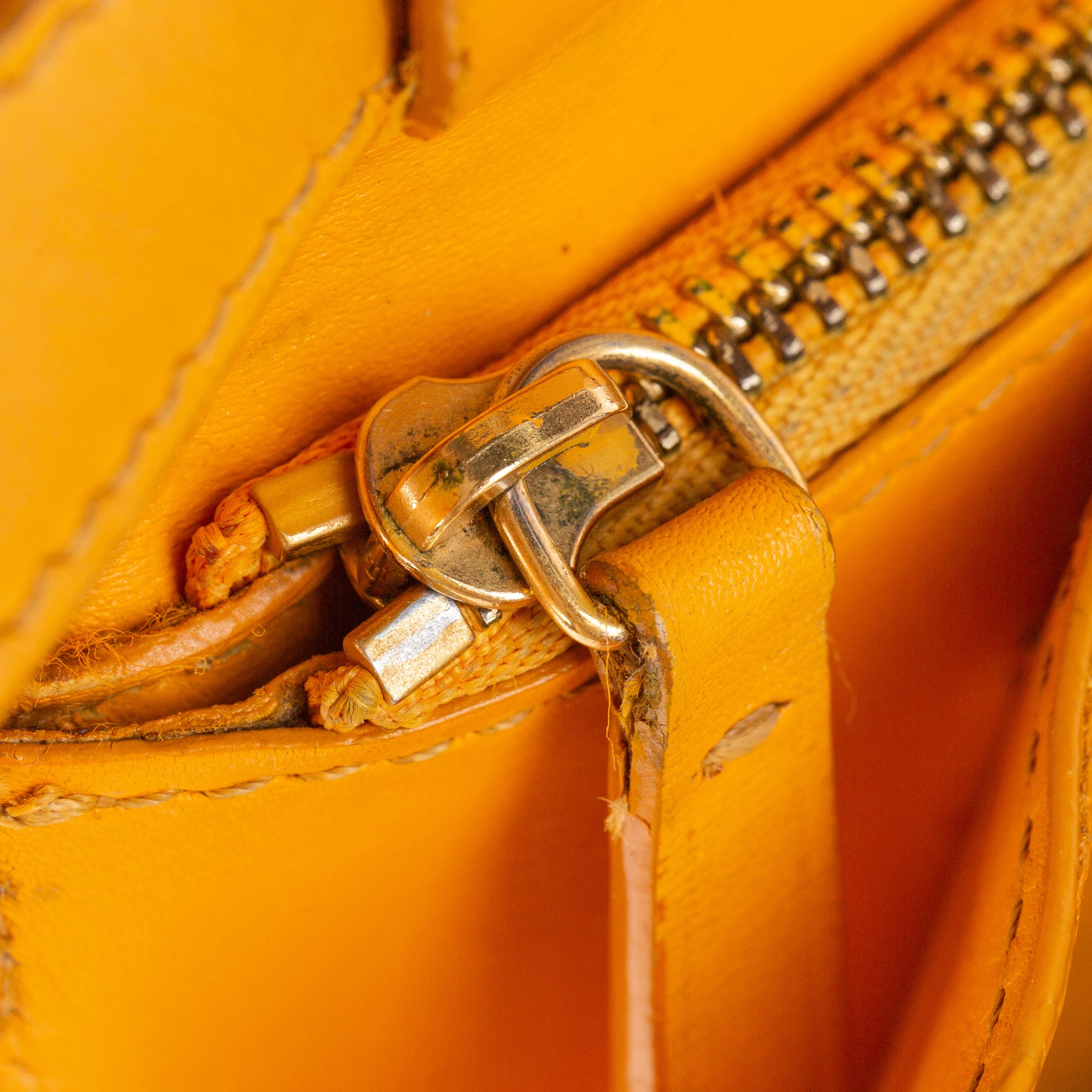 Medium Classic Box Leather Crossbody Bag_7